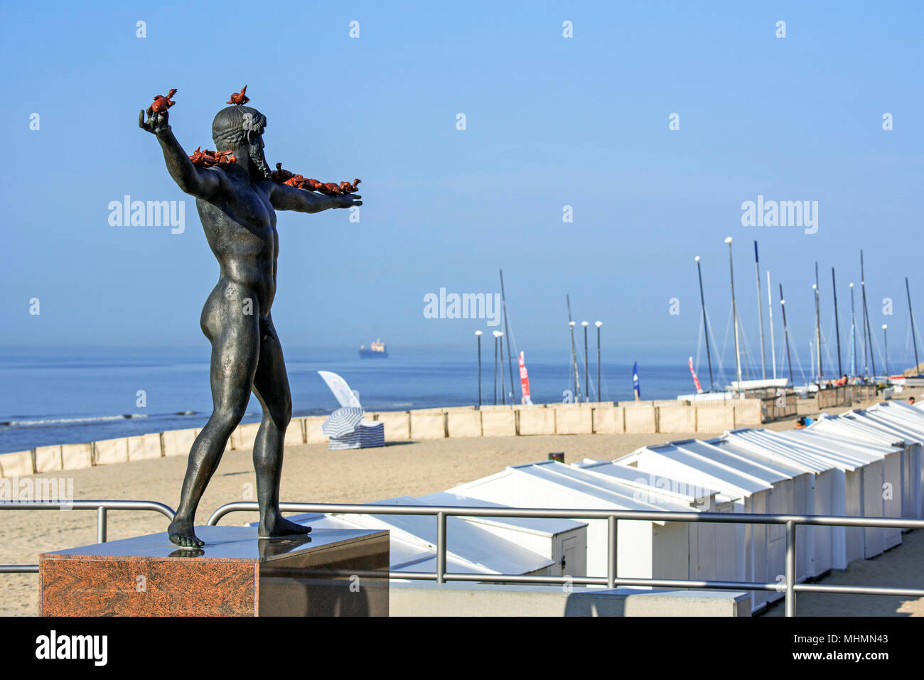 Bronze Skulptur Ewigkeit - Poseidon nach Künstler Xu Zhen während Beaufort 2018 De Haan/Le Coq, Westflandern, Belgien Stockfoto