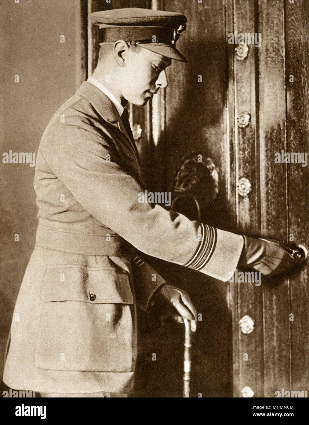 Prinz Albert (später König George VI - 1895-1952) öffnet das Neue Rathaus in Marylebone, London. Stadtrat und Frau Duncan Watson, der Bürgermeister und Bürgermeisterin, der Prinz, und nach Prüfung der Schutz der Ehre, er öffnete die Gebäude mit einem goldenen Schlüssel (hier im Bild). Datum: 1920 Stockfoto