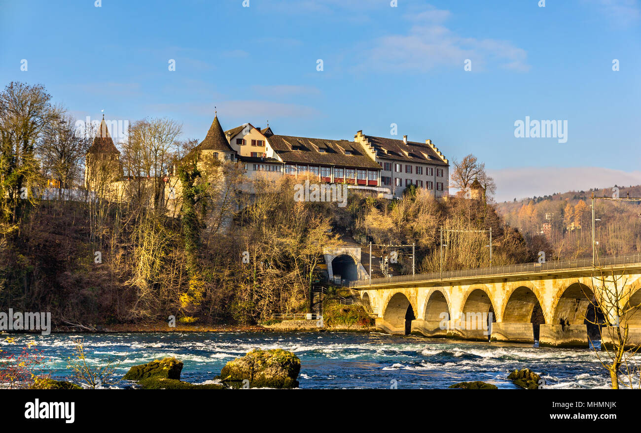 Schloss Laufen und dem viaduc am Rheinfall - Schweiz Stockfoto