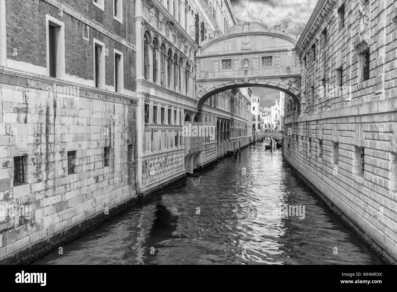 Venedig Ponte dei Sospiri Seufzer Brücke in Schwarz und Weiß Stockfoto