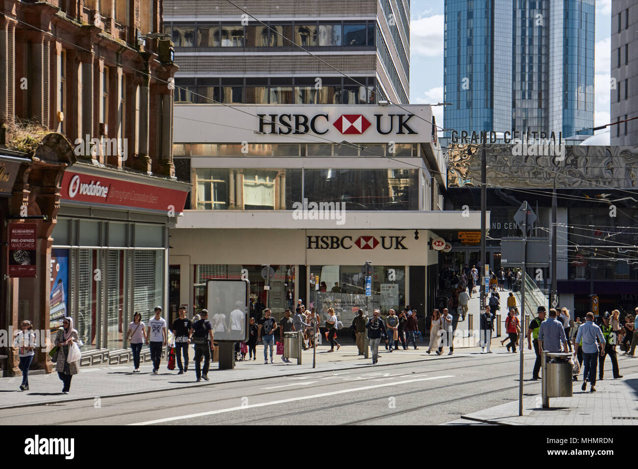 HSBC Bank Corporation Street, Birmingham. Grand Central Bahnhof und Einkaufszentrum im Hintergrund. Stockfoto