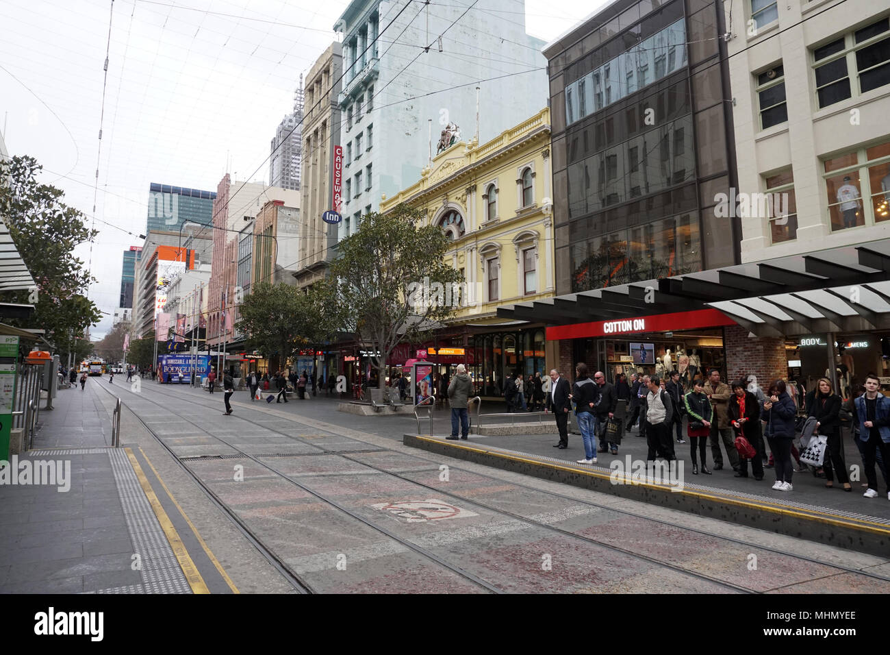 MELBOURNE, AUSTRALIEN, 16. August 2017 - Melbourne ist die Hauptstadt und die bevölkerungsreichste Stadt des australischen Bundesstaates Victoria, Straßen, Verkehr, local ein Stockfoto