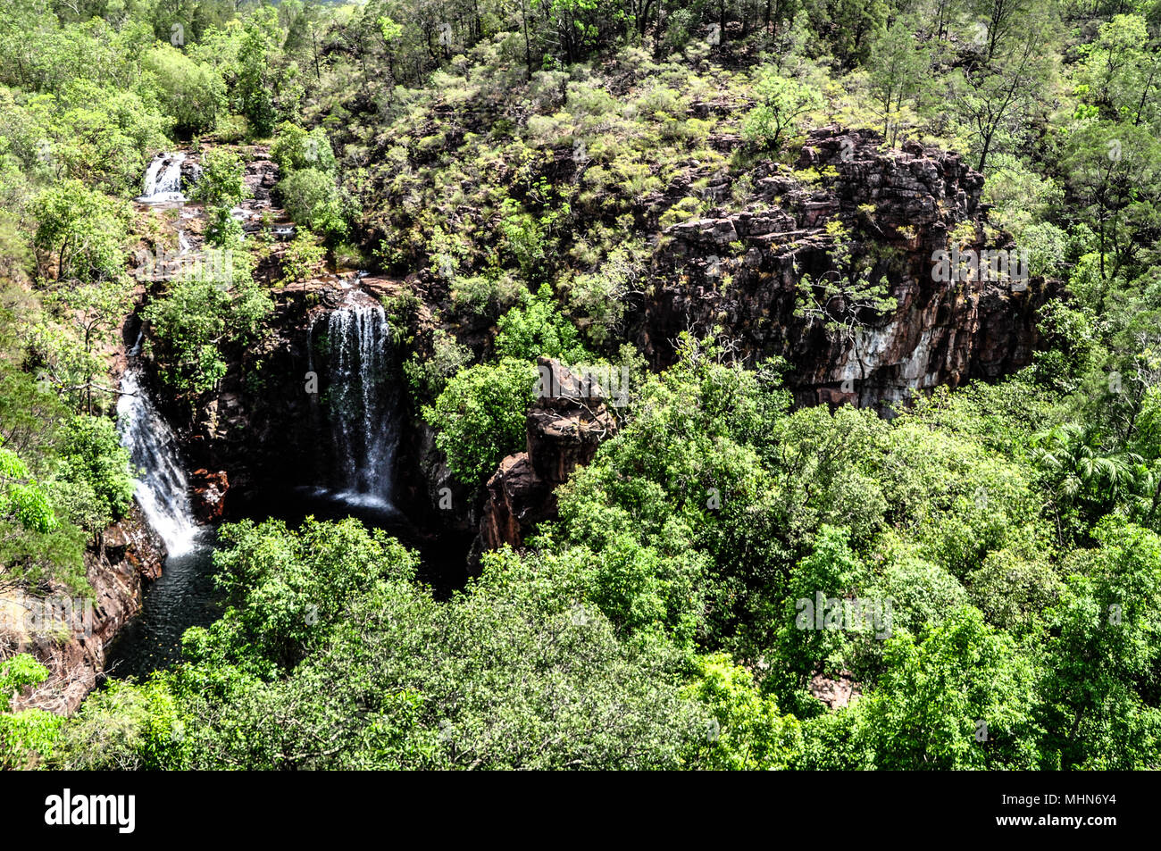 Florence Falls mit Schwimmbad Löcher gehören zu den beliebtesten Sehenswürdigkeiten der Litchfield National Park im australischen Northern Territory. Stockfoto