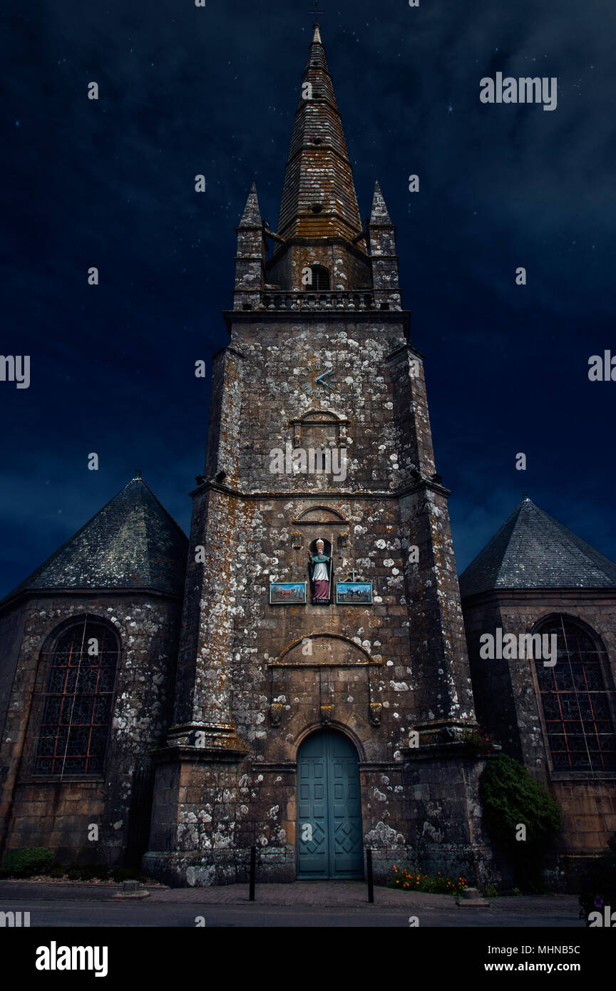 Eglise Saint Cornely Kirche bei Nacht, in Quiberon, Morbihan Bretagne Frankreich Europa Stockfoto