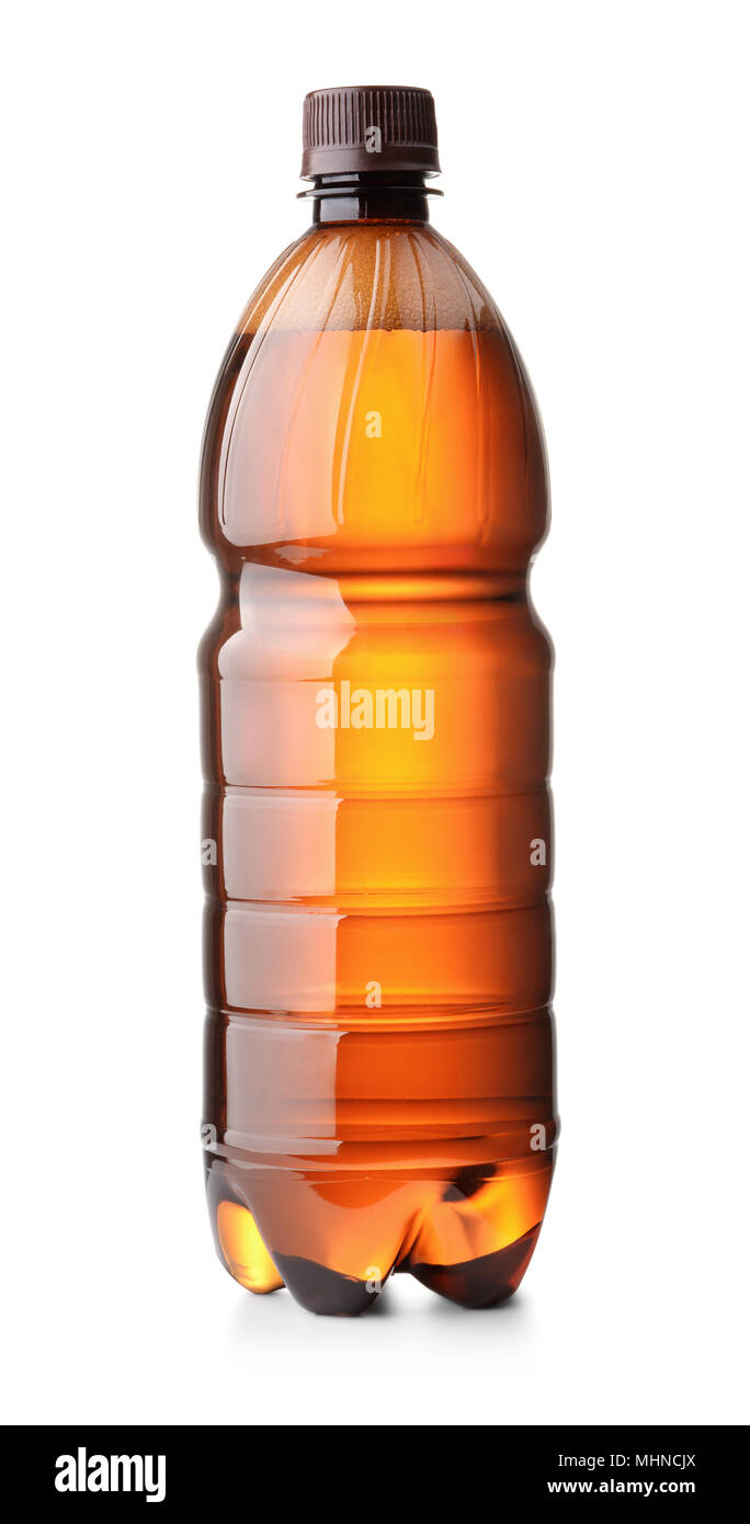 Vorderansicht des braunen Kunststoff Bier Flasche isoliert auf weißem Stockfoto