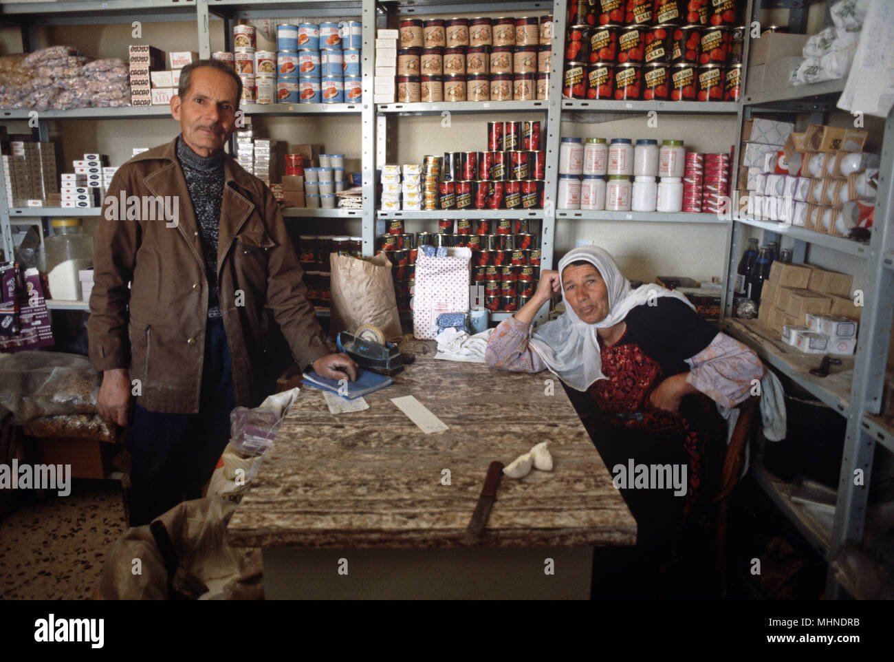 Palästinensischen Ladenbesitzer und Frau im Westjordanland, in Ostjerusalem, Israel - Palästinensische Behörde Stockfoto