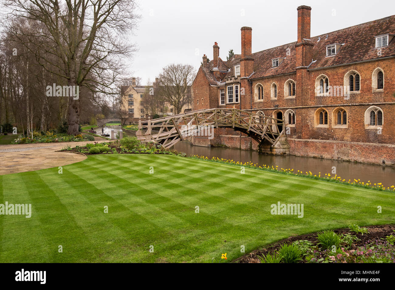 Die mathematische Brücke auch als die Holzbrücke von William Etheridge den Fluss Cam Überfahrt nach Kontakt 2 Teile des Queens' College in entworfen bekannt Stockfoto