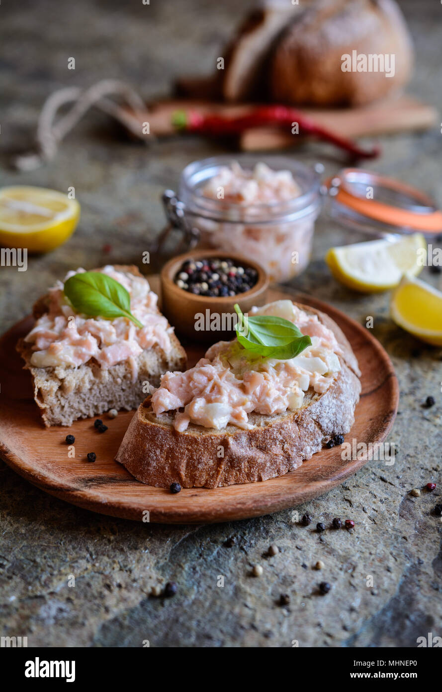 Lachs rillettes -Fotos und -Bildmaterial in hoher Auflösung – Alamy