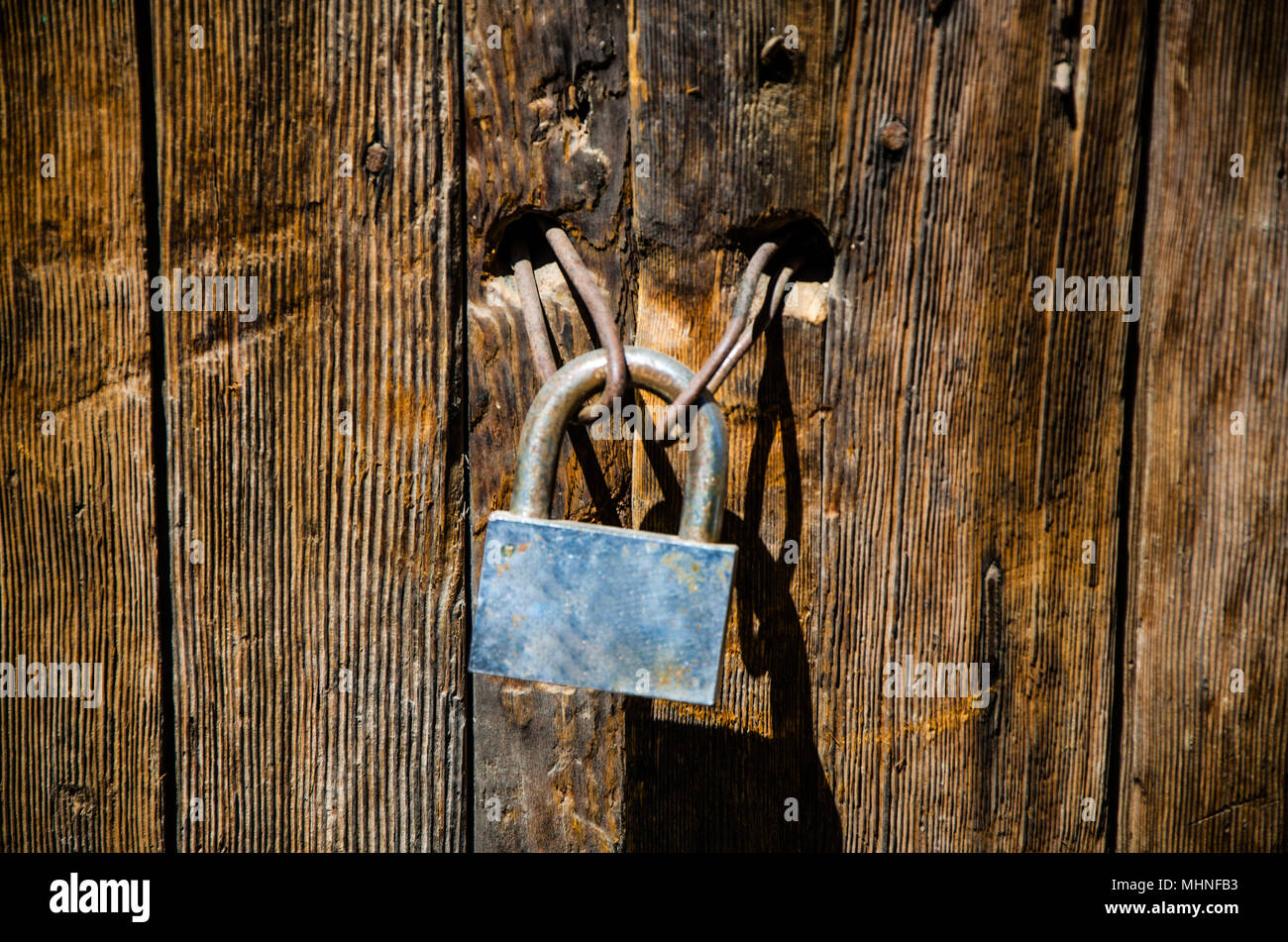 Rostige Schloss und Riegel an einer Tür Italien EU Europa Stockfotografie -  Alamy