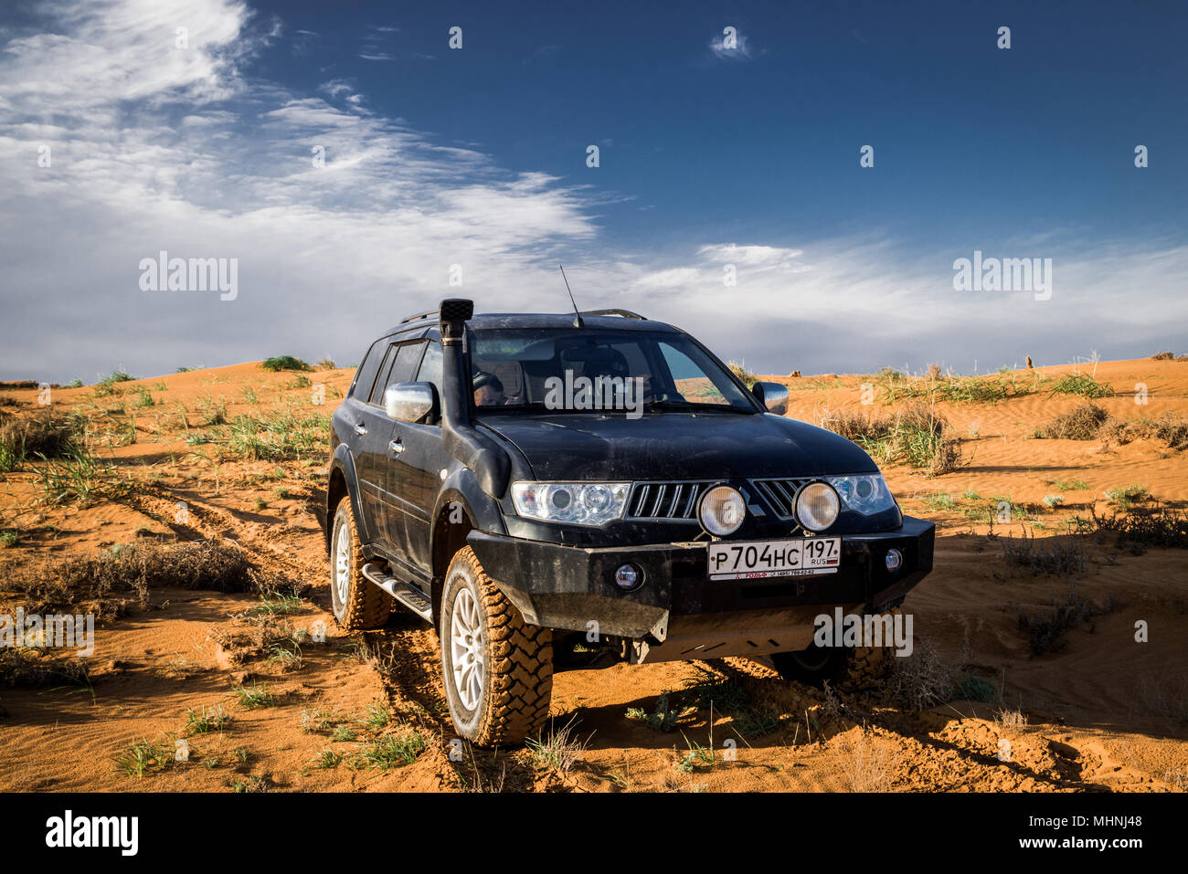 SUV Mitsubishi Pajero Sport, Kalmückien Gebiet, Russland Stockfoto