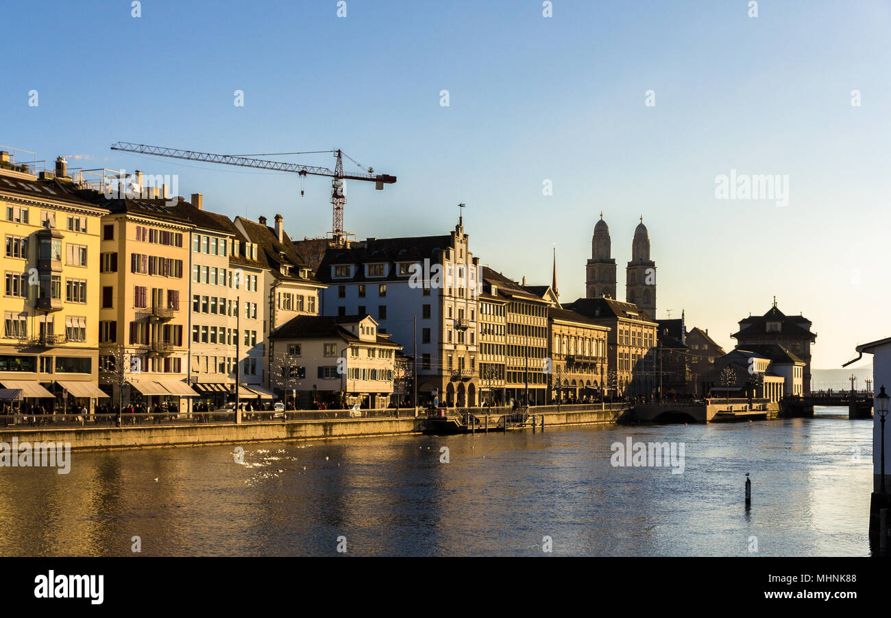 Blick auf den Bahndamm in Zürich - Schweiz Stockfoto