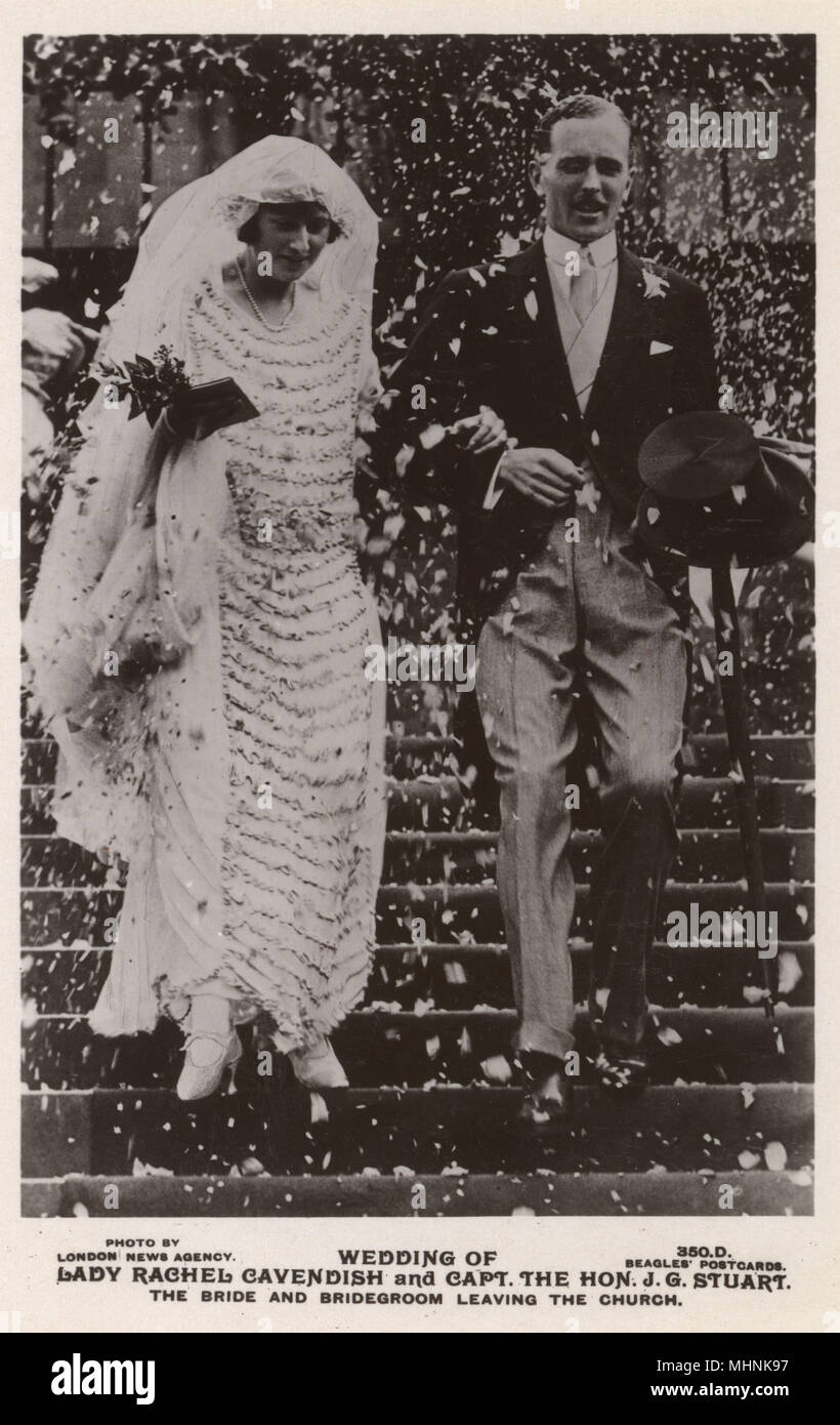 Hochzeit von Lady Rachel Cavendish, Tochter des 9. Herzog von Devonshire (1902-1977) an Cpt. Hon. James Gray Stuart, 1st Viscount Stuart von Findhorn (1897-1971) am 4. August 1923. Datum: 1923 Stockfoto