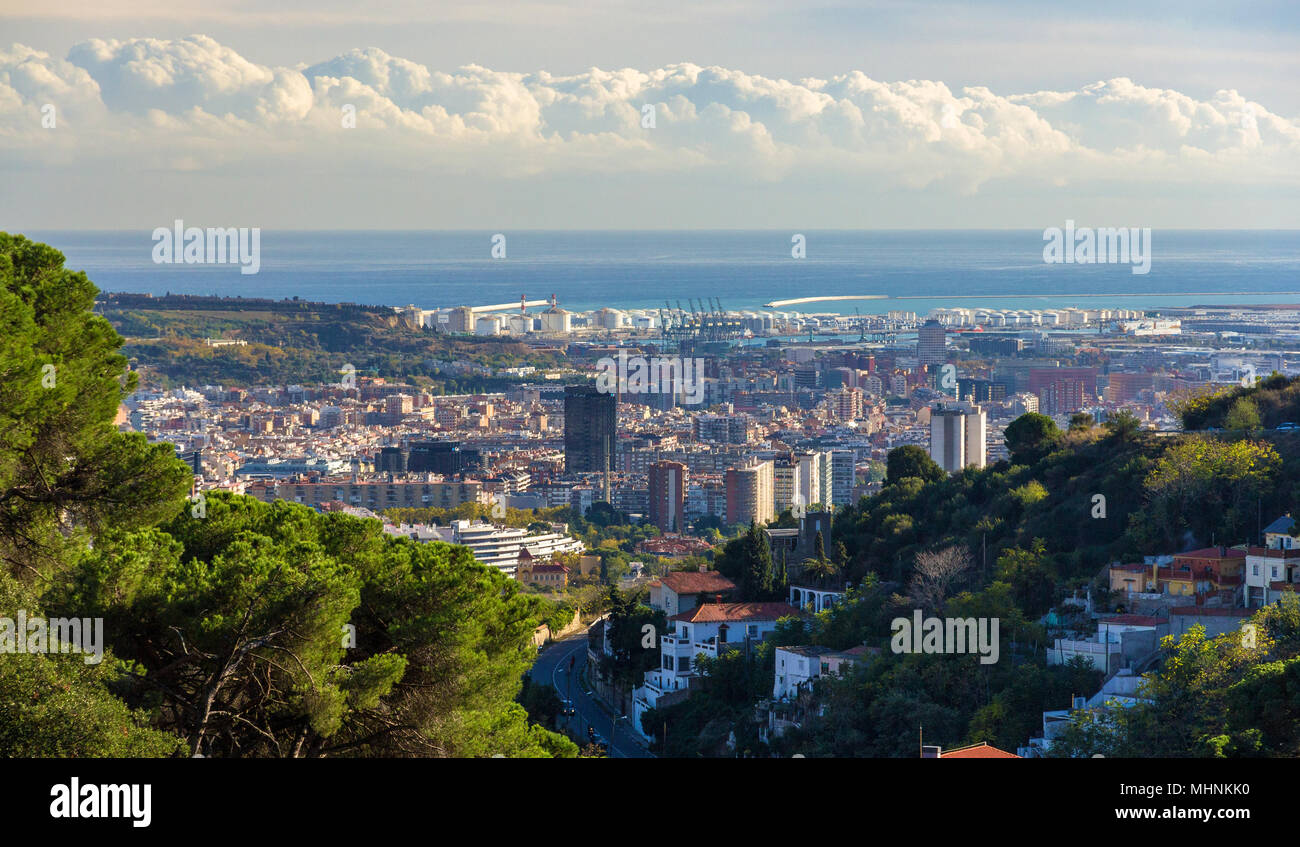 Auf Barcelona vom Berg Tibidabo - Spanien Stockfoto