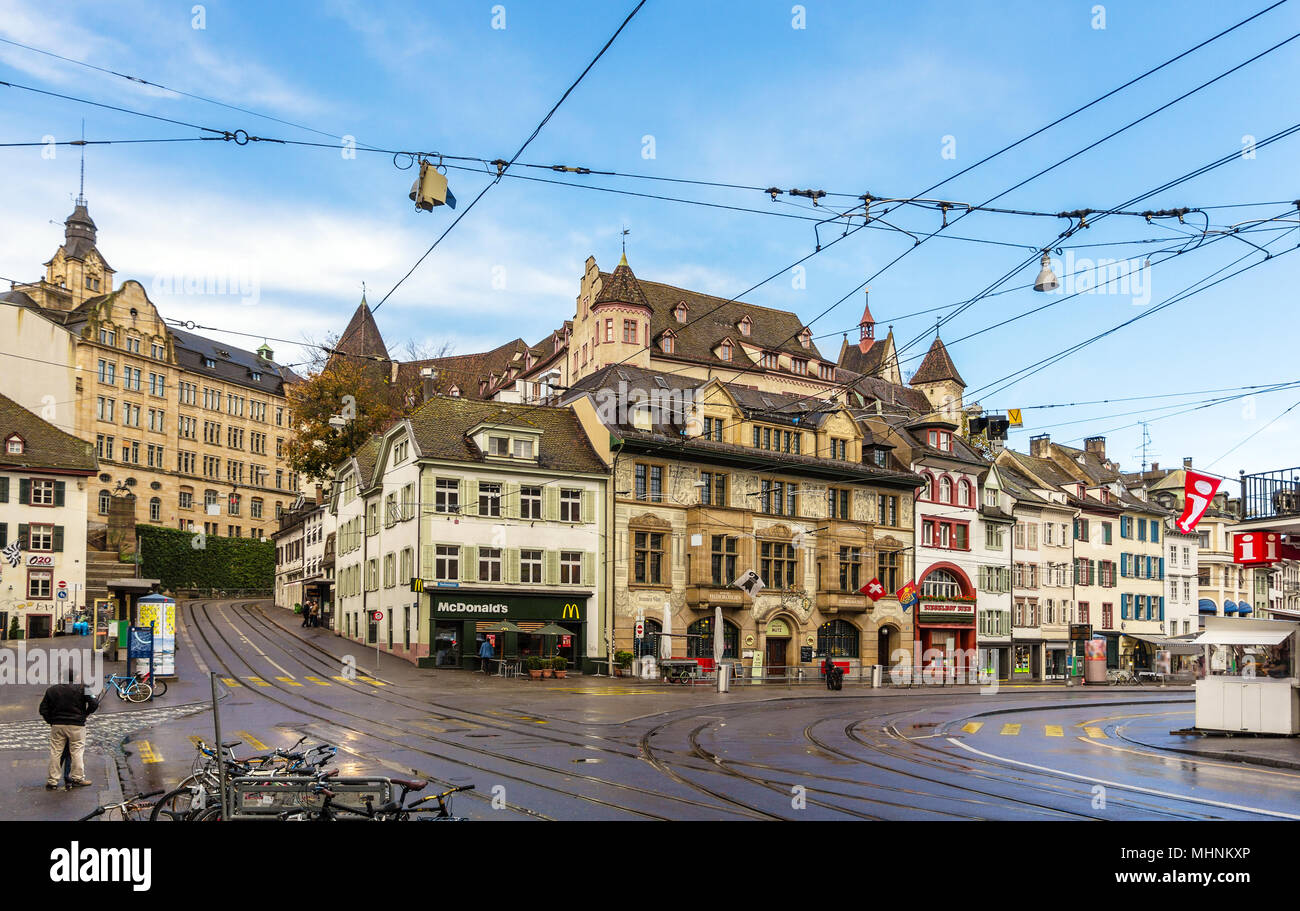 BASEL, SCHWEIZ, November 03: Blick auf Barfusserplatz auf Nove Stockfoto