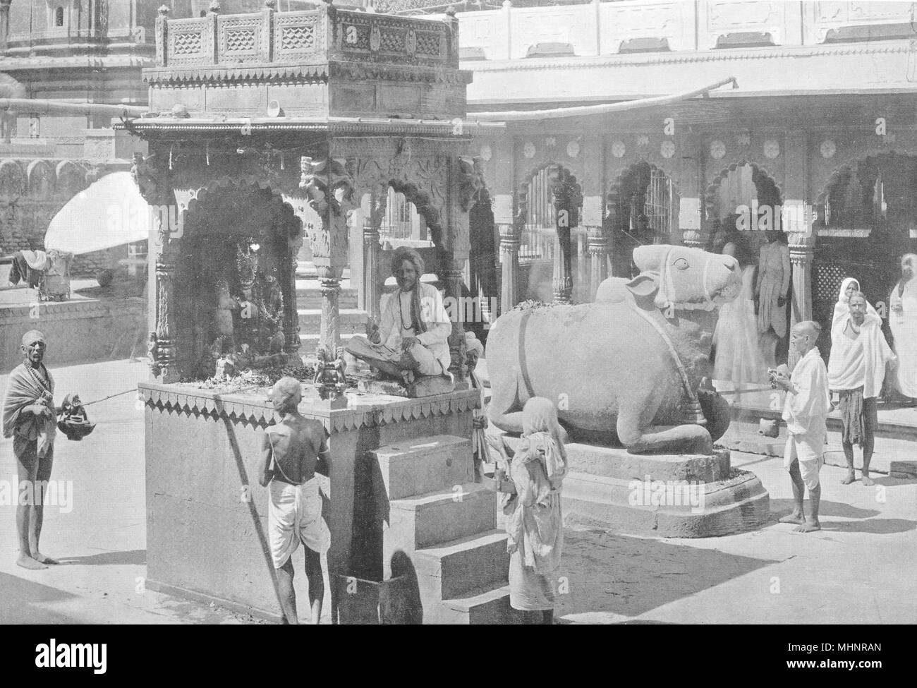 Indien. Ein Gyan Bapi, Pool von Wissen; Hindu Saiva Schrein; Nandi Siva; Parbati 1900 Stockfoto