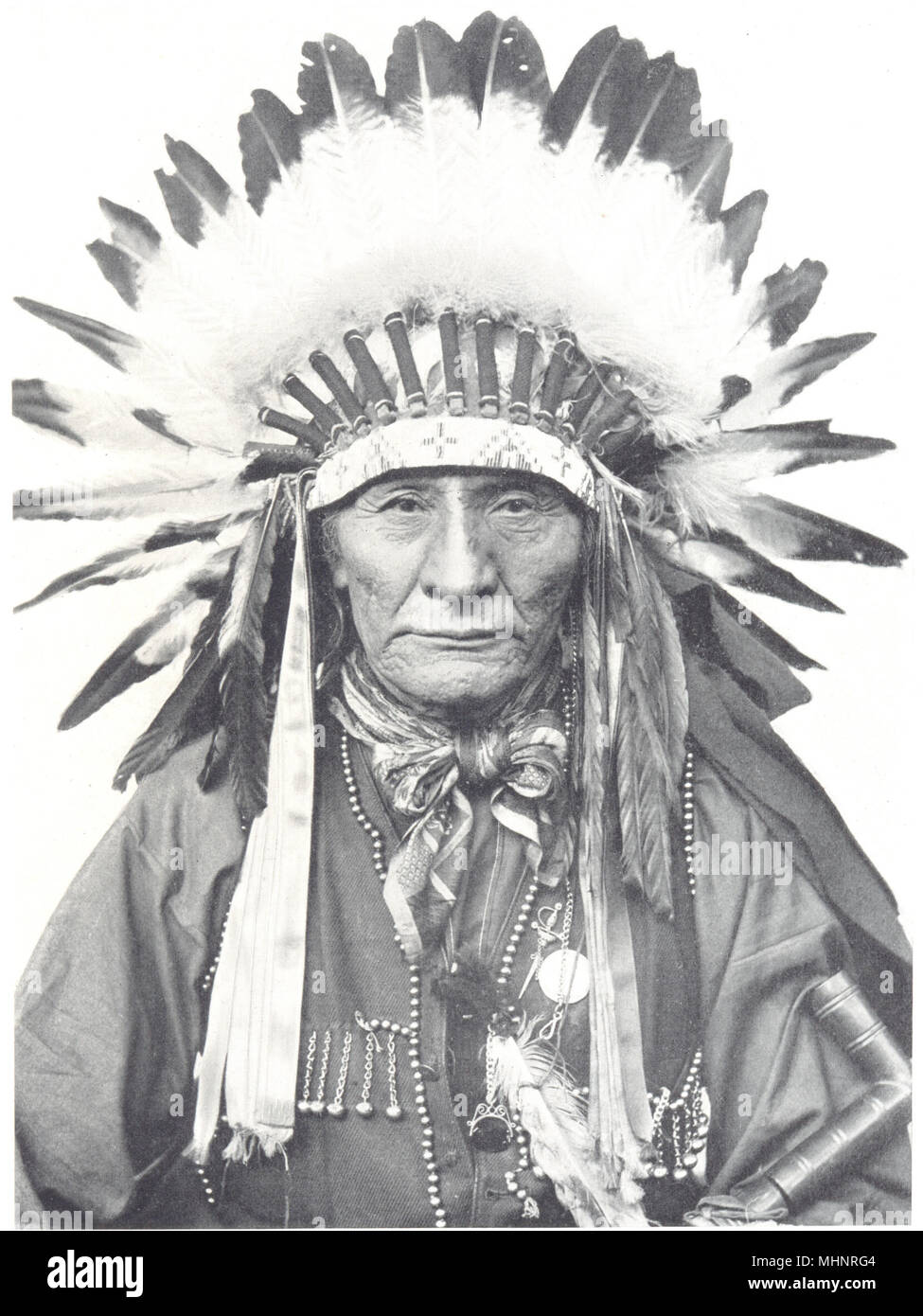 Nordamerika. Indische Bräuche im. Ein Leiter mit Kopf - Kleid; 1900 alte Drucken Stockfoto