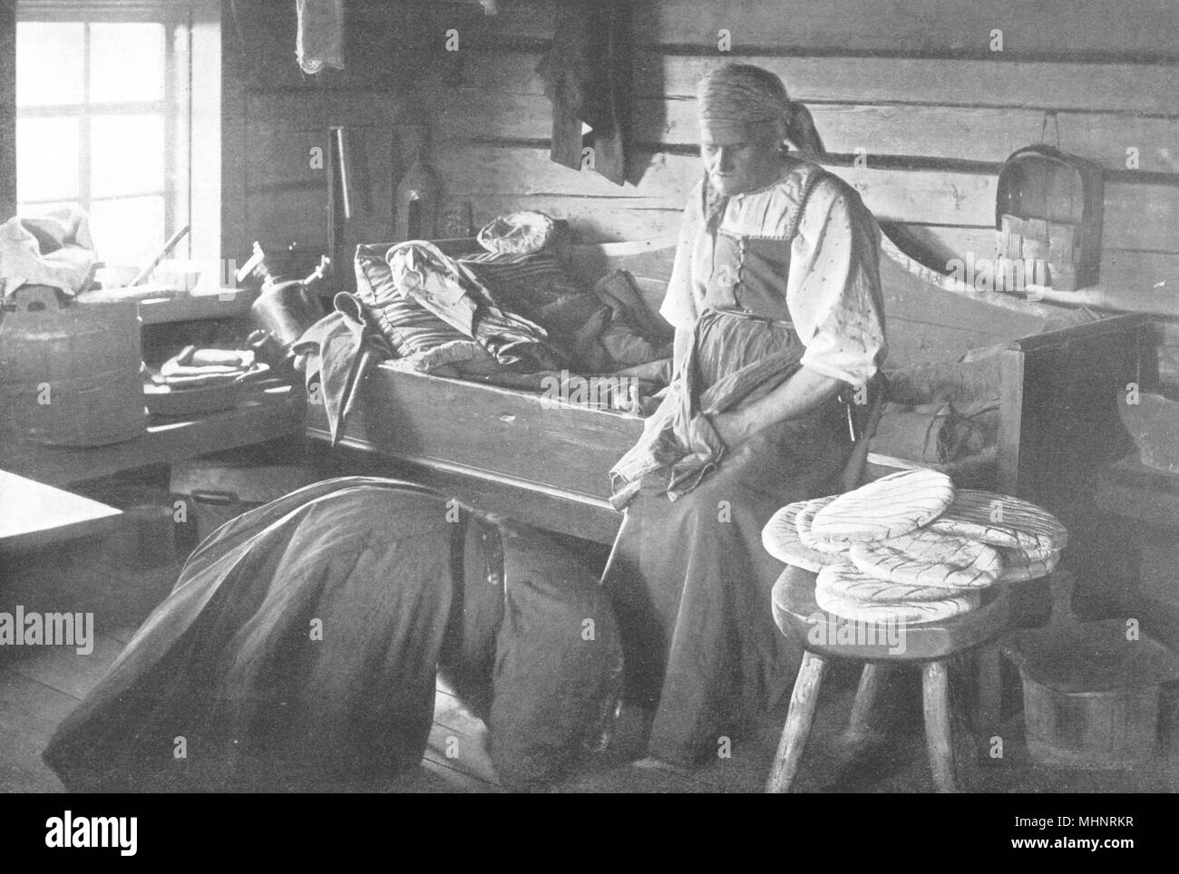 Finnland. Braut Bögen Schwiegermutter; MC wirft Kupfer geld Symbol kauft Land 1900 Stockfoto