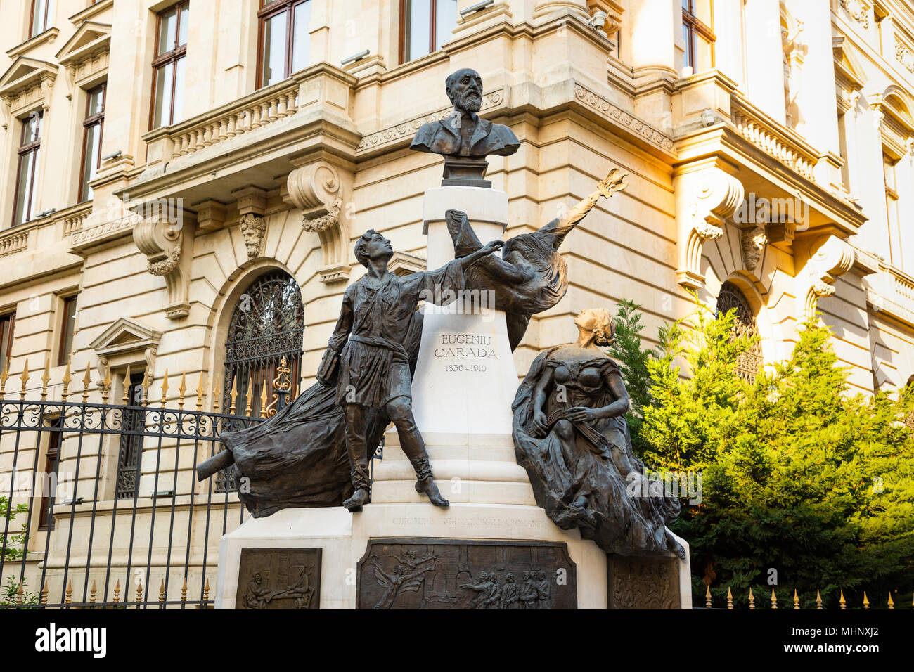 Denkmal für Eugeniu Carada im historischen Zentrum von Lipscani Straße in Bukarest Stockfoto