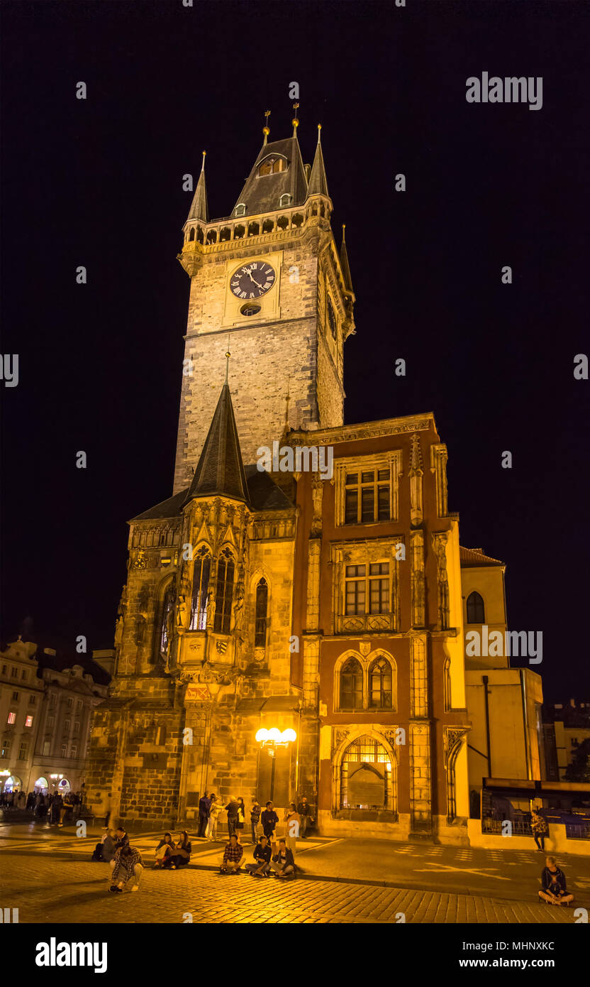 Prager Rathaus auf Sommernacht - Prüfen Stockfoto