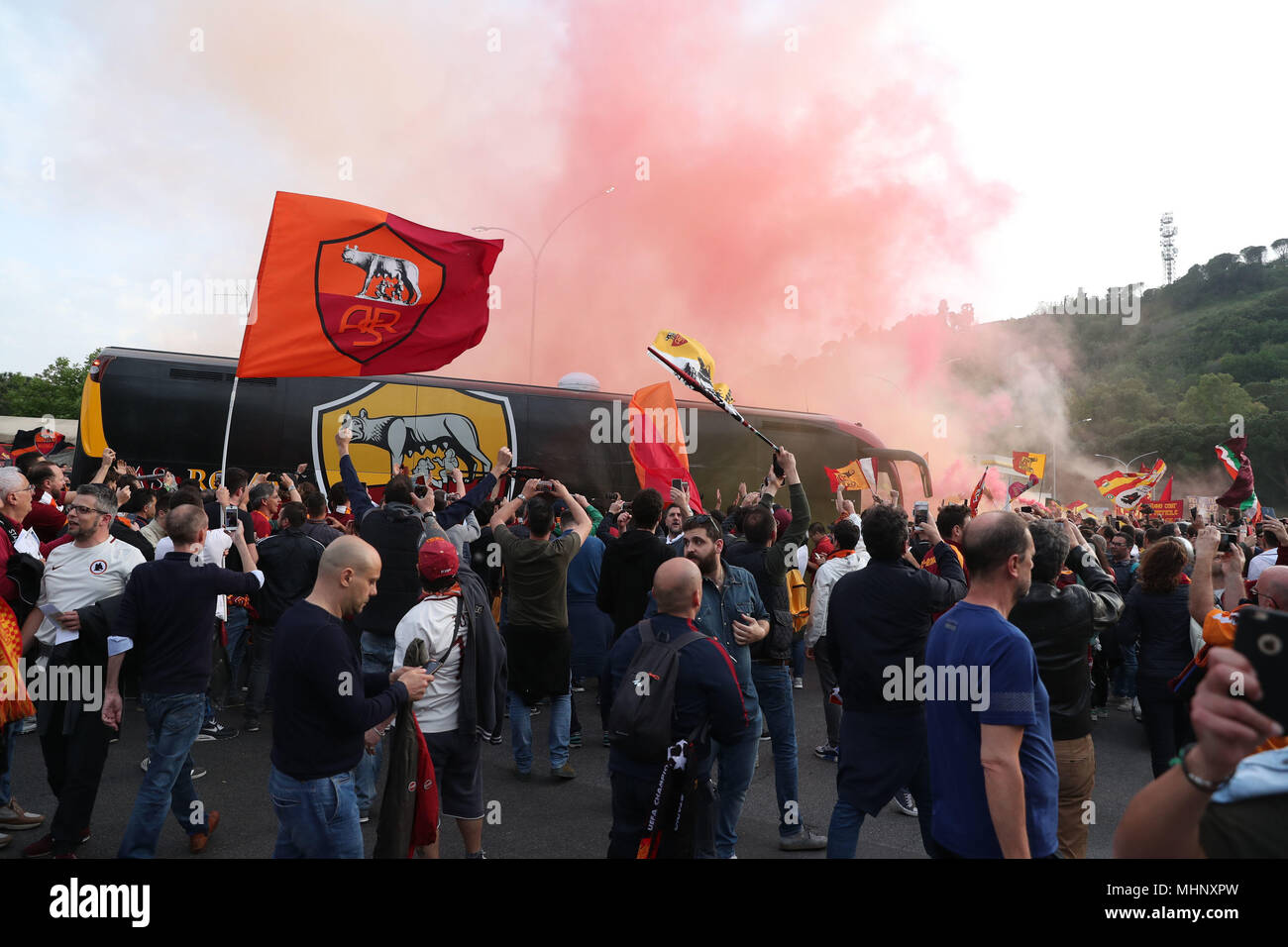 Romas teambus -Fotos und -Bildmaterial in hoher Auflösung – Alamy