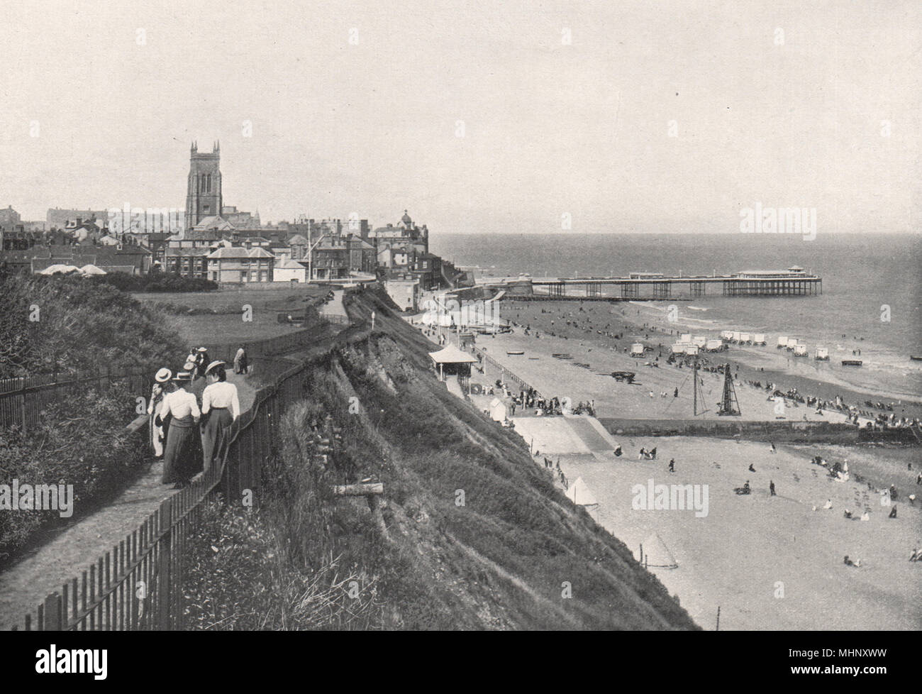 CROMER. Blick auf die Stadt und die Sands. Pier 19 c Damen Nautiker. Norfolk 1900 Stockfoto