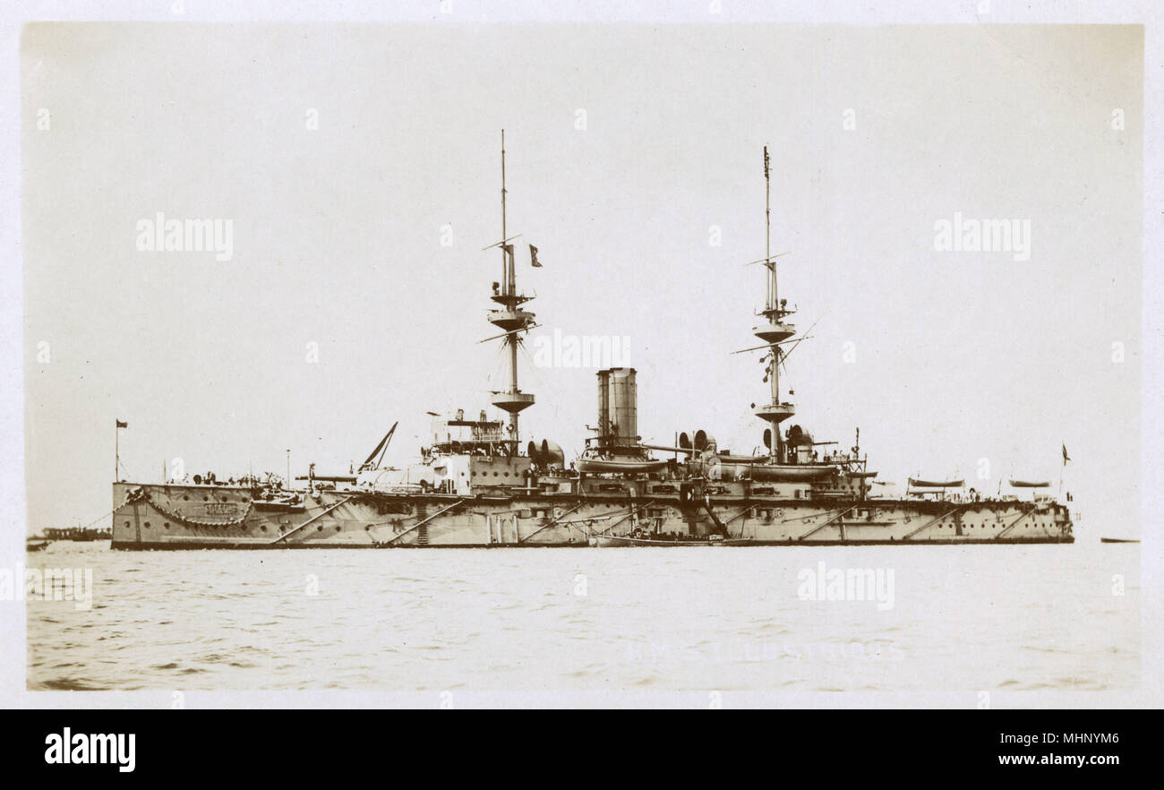 HMS, ein berühmtes, majestätisches Schlachtschiff vor Dreadnought Stockfoto