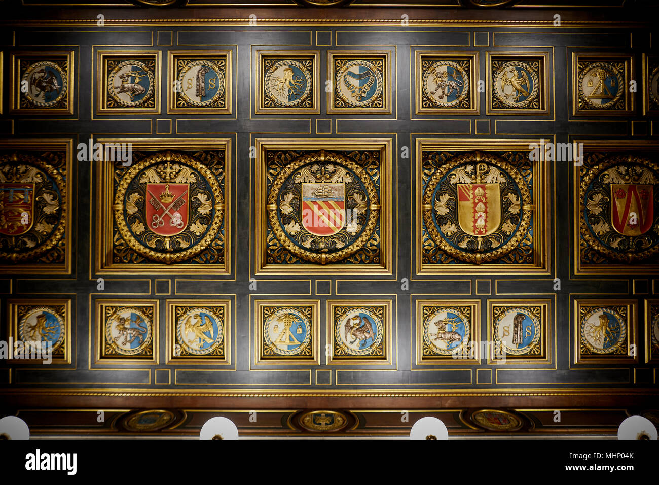 Manchester Central Library Shakespeare Eingangshalle Decke mit verzierten Wappen Stockfoto