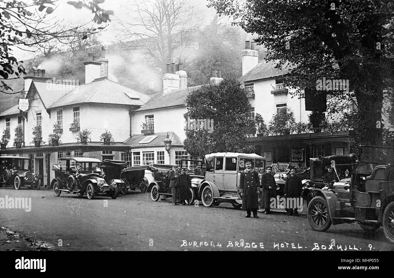 Chauffeure und Autos, Burford Bridge Hotel, Box Hill, Surrey Stockfoto