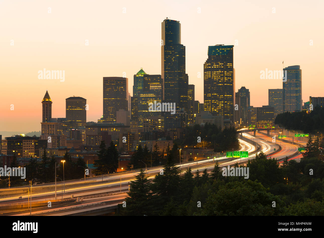 Die Interstate 5 und Downtown Skyline von Seattle, Washington State, USA Stockfoto