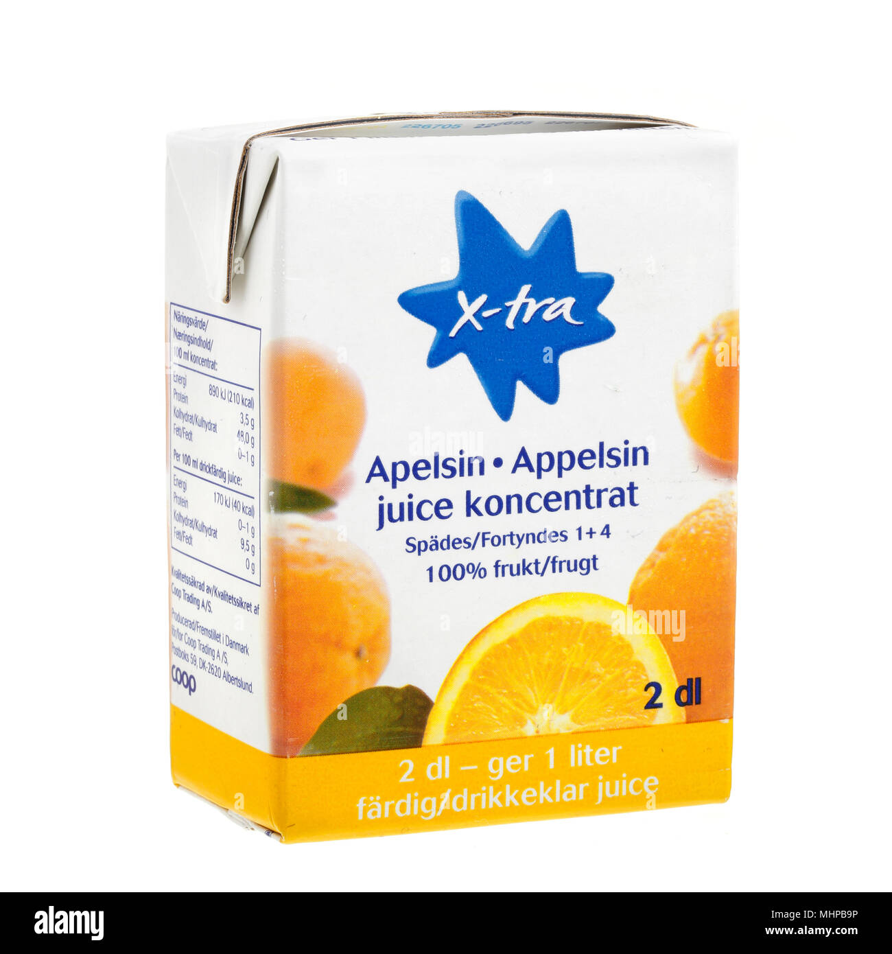 Stockholm, Schweden - 17. August 2013: Orangensaft, konzentriert, mit Band 2 dl Verpackung mit der Marke Coop X-tra auf weißem Hintergrund. Stockfoto
