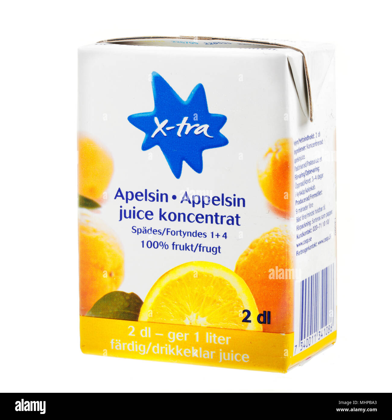 Stockholm, Schweden - 17. August 2013: Orangensaft, konzentriert, mit Band 2 dl Verpackung mit der Marke Coop X-tra auf weißem Hintergrund. Stockfoto