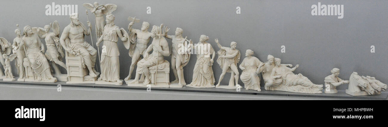 Aufbau Ost Giebel der Parthenon, Akropolis von Athen. Nach der Zeichnung von K. Schwerzek, 1904. Geburt der Athene. 5. Jahrhundert v. Chr.. Akropolis Museum. Athen. Griechenland. Stockfoto