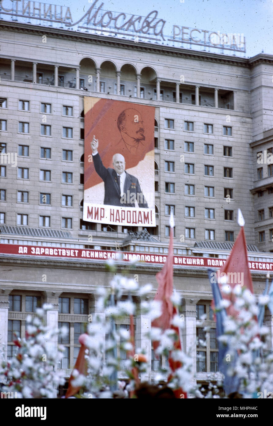 Sowjetisches Banner am Mai, Roter Platz, Moskau, UdSSR Stockfoto