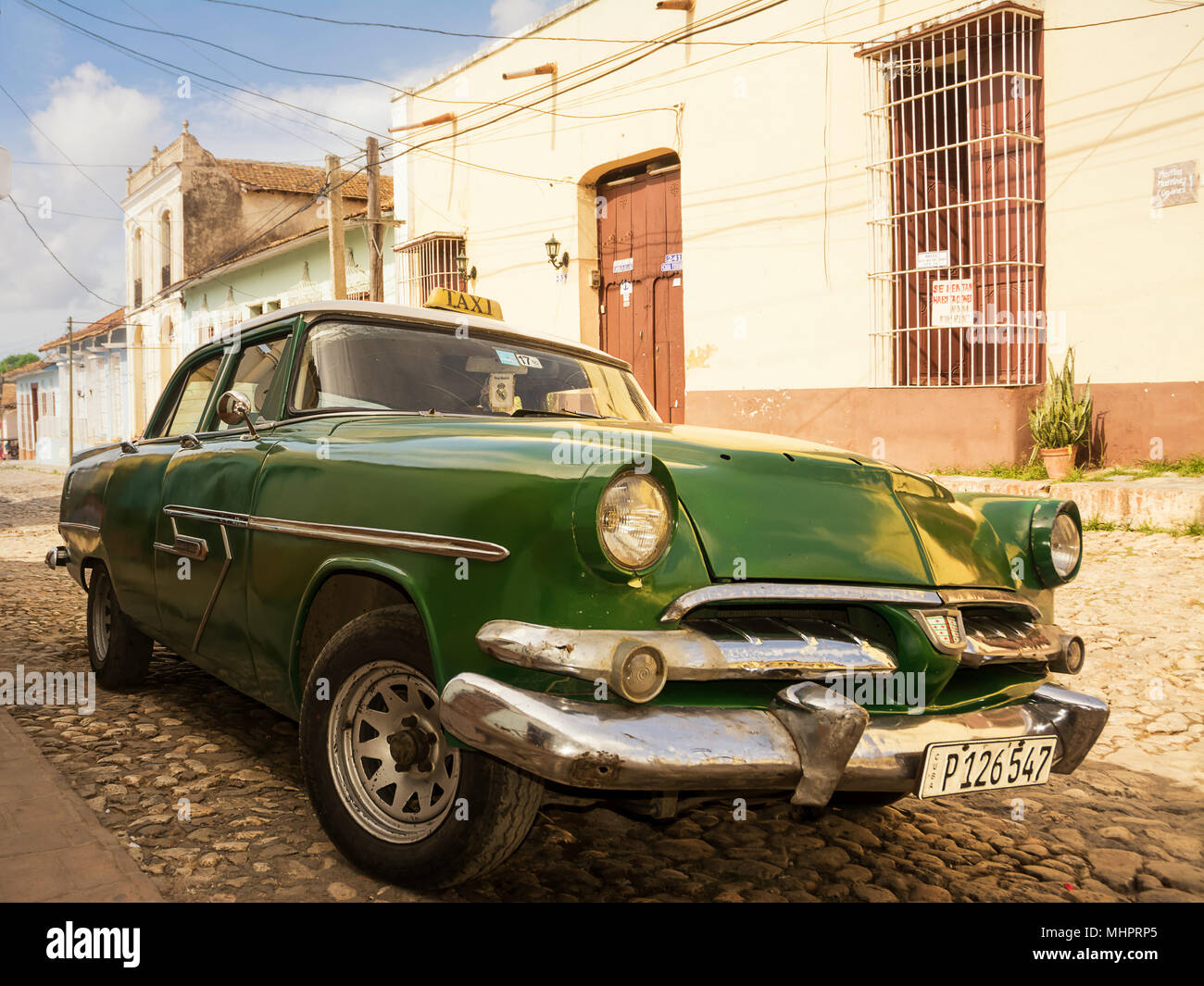 Trinidad, Kuba - Dezember 8, 2017: Alte amerikanische Auto auf der Straße geparkt Trinidad Stockfoto