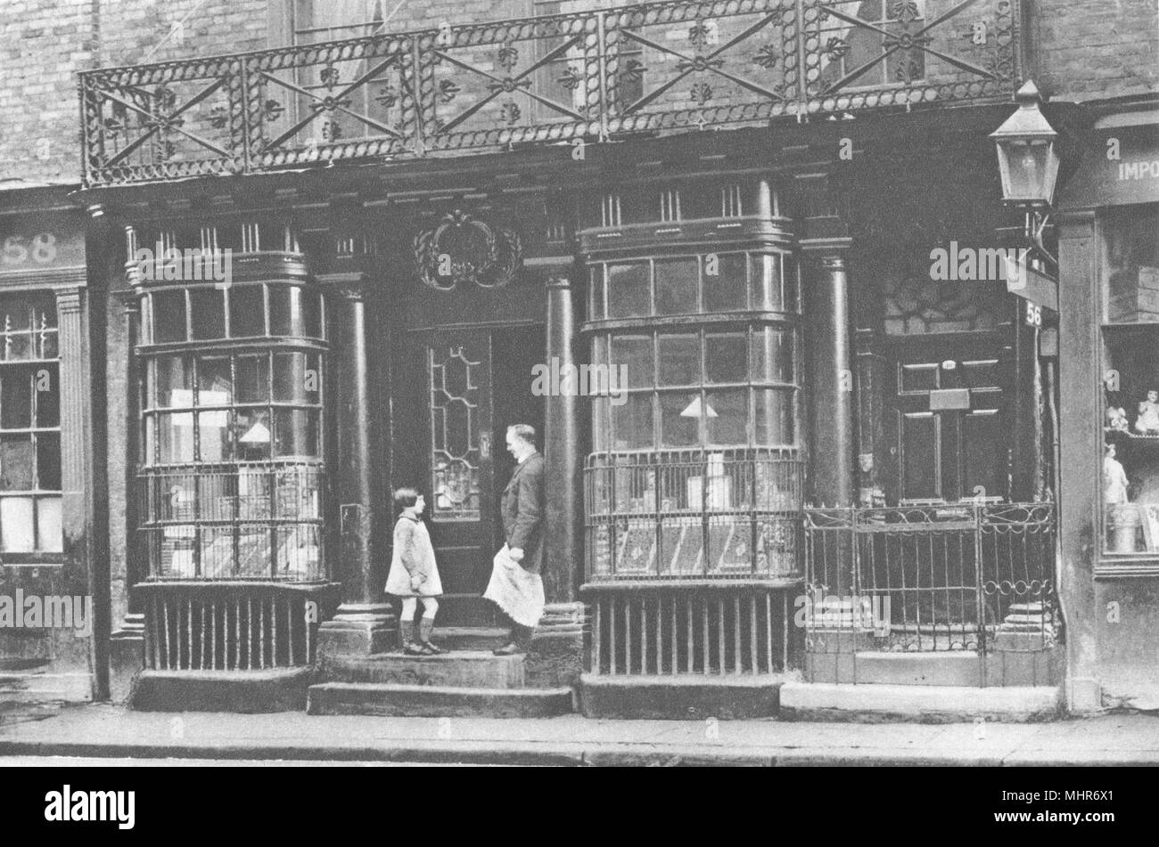 LONDON. 56 Artillery Lane. Altmodische shop vorne einmal allgemein in der Stadt 1926 Stockfoto