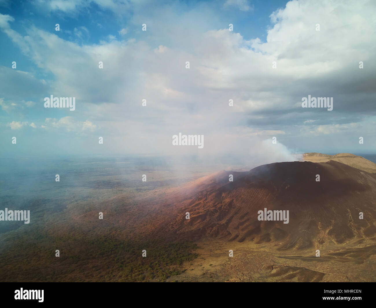 Tourismus in Nicaragua Thema antenne Drohne anzeigen. Berühmte Santiago aktiven Vulkan Stockfoto