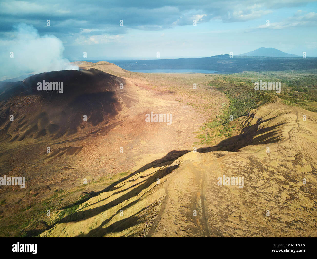 Nicaragua reisen. Vulkan und Lagune im Zentrum der amerikanischen Landschaft Stockfoto