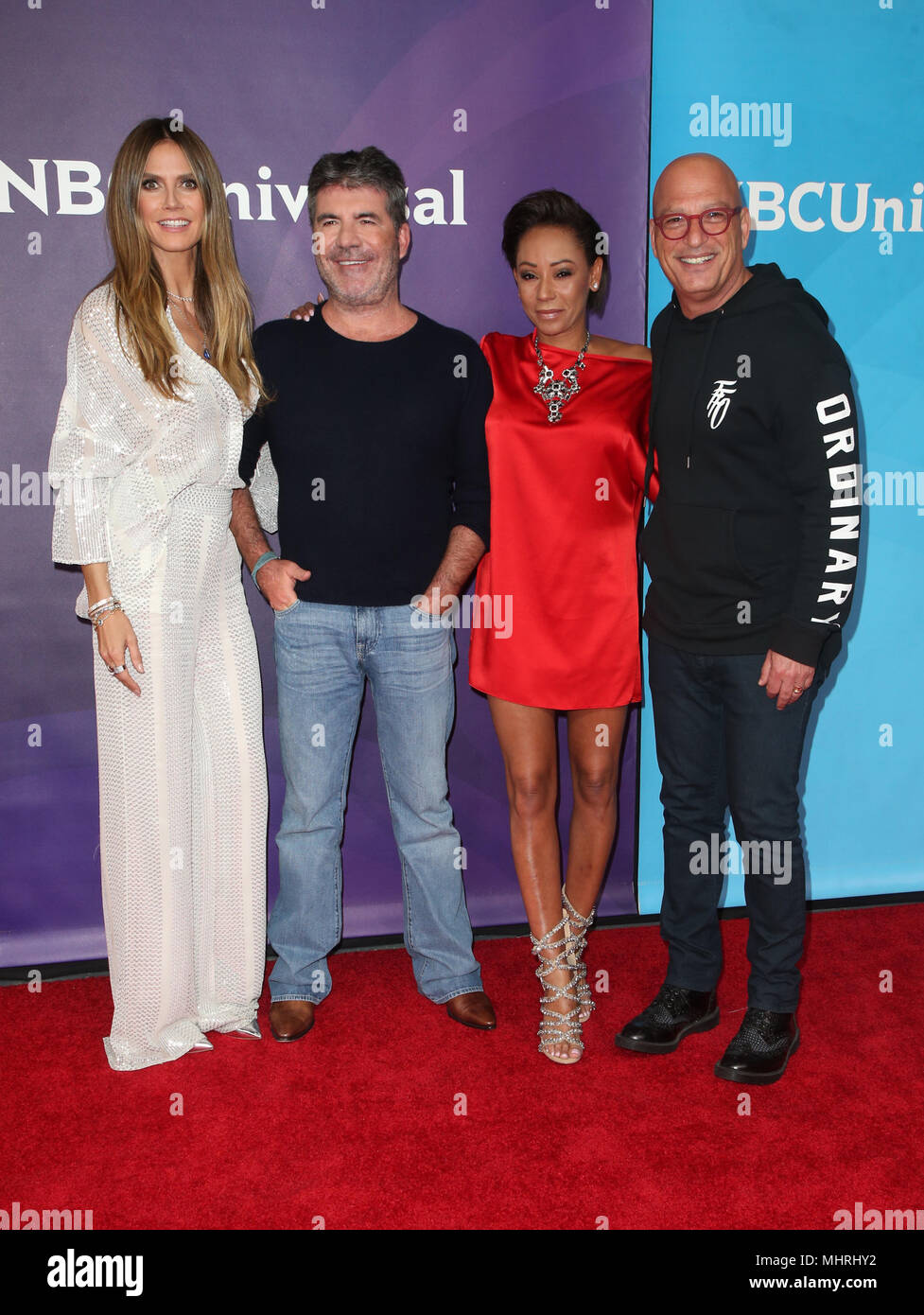 UNIVERSAL CITY, CA - 2. Mai: Heidi Klum, Simon Cowell, Mel B, Howie Mandel, an der 2018 NBCUniversal Sommer drücken Sie Tag in den Universal Studios Backlot in Universal City, Kalifornien am 2. Mai 2018. Credit: Faye Sadou/MediaPunch Stockfoto