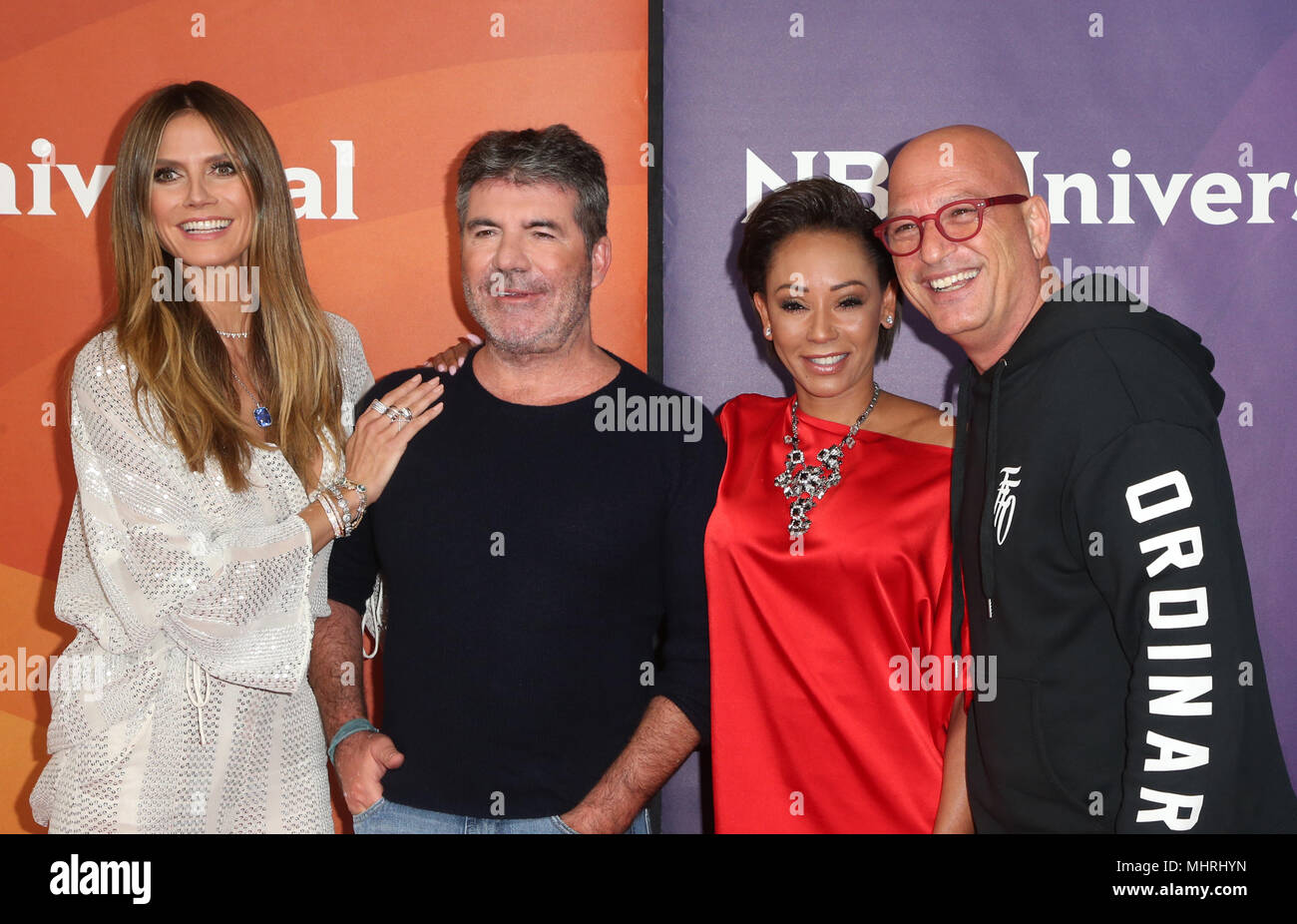 UNIVERSAL CITY, CA - 2. Mai: Heidi Klum, Simon Cowell, Mel B, Howie Mandel, an der 2018 NBCUniversal Sommer drücken Sie Tag in den Universal Studios Backlot in Universal City, Kalifornien am 2. Mai 2018. Credit: Faye Sadou/MediaPunch Stockfoto