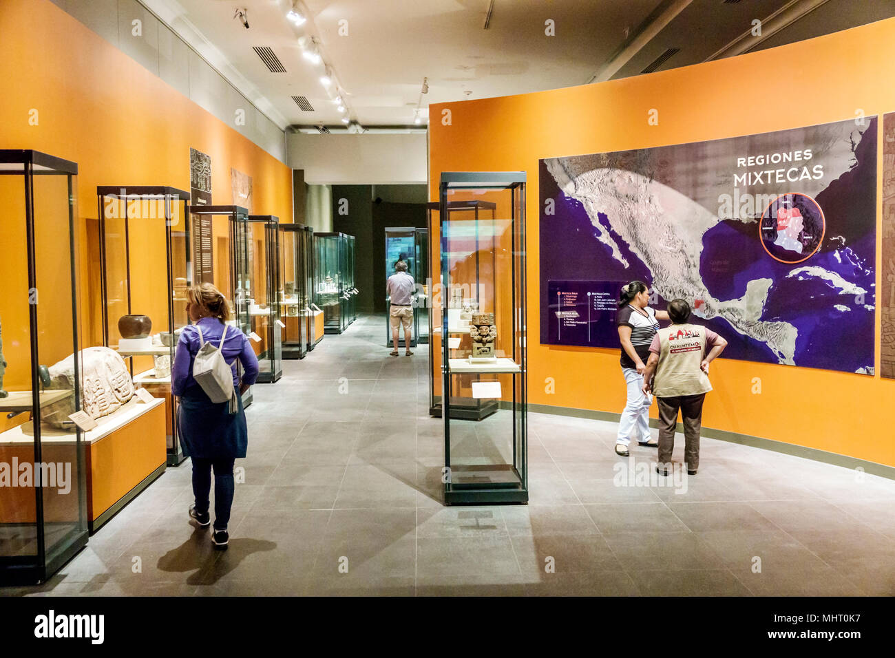 Mexiko-Stadt, Mexiko, Hispanic, Centro historico, historisches Zentrum, nationaler Präsidentenpalast, Palacio Nacional, Galerie, Mixtecos Nuu Dzahui, Mixteca Stockfoto