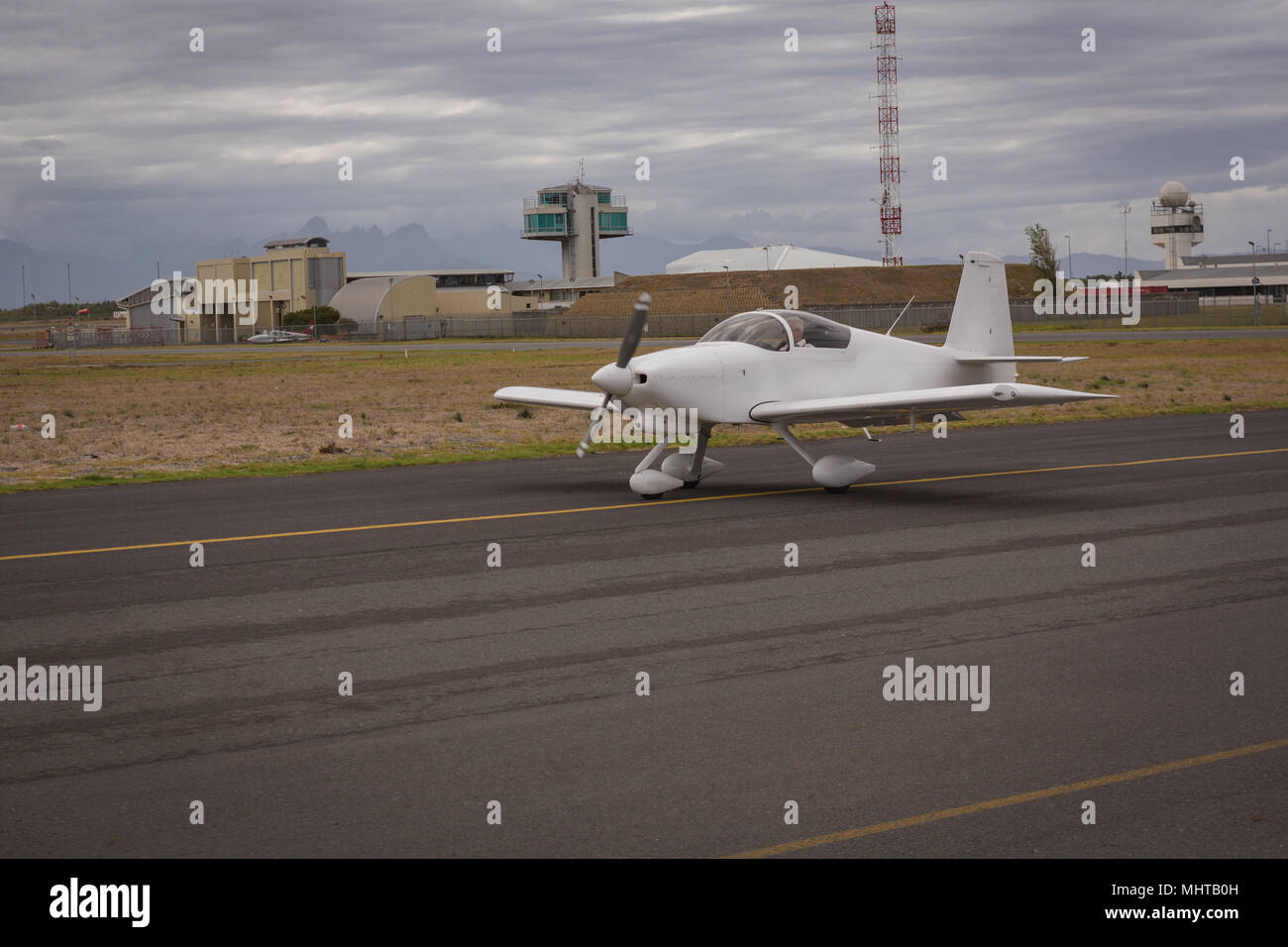 Flugzeuge Rollen auf Start- und Landebahn Stockfoto