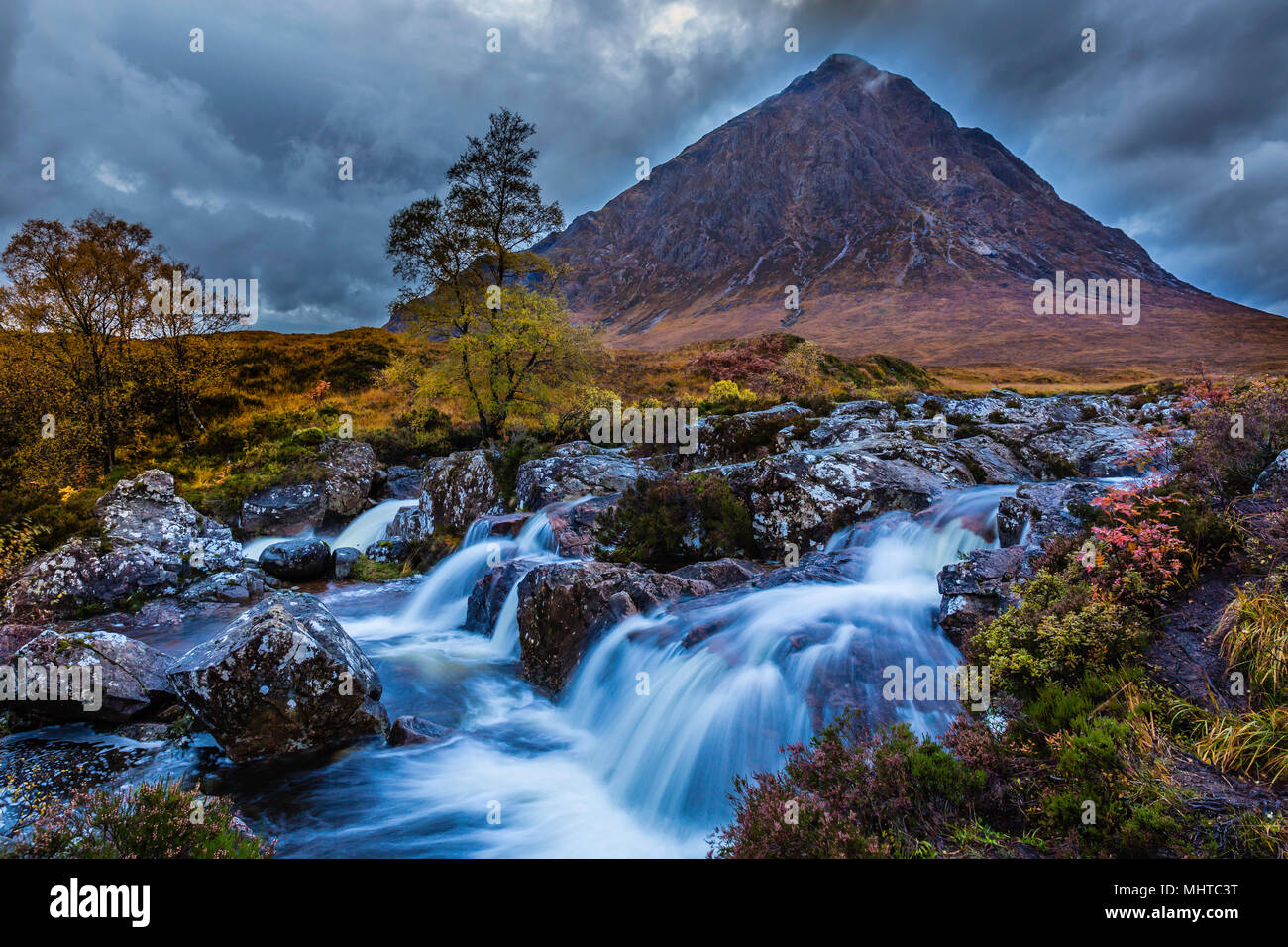 Dieses ikonische Ort in den schottischen Highlands ist die meiste Zeit in Wolken. Wir hatten Glück das wir am frühen Morgen zwischen Regen Stockfoto