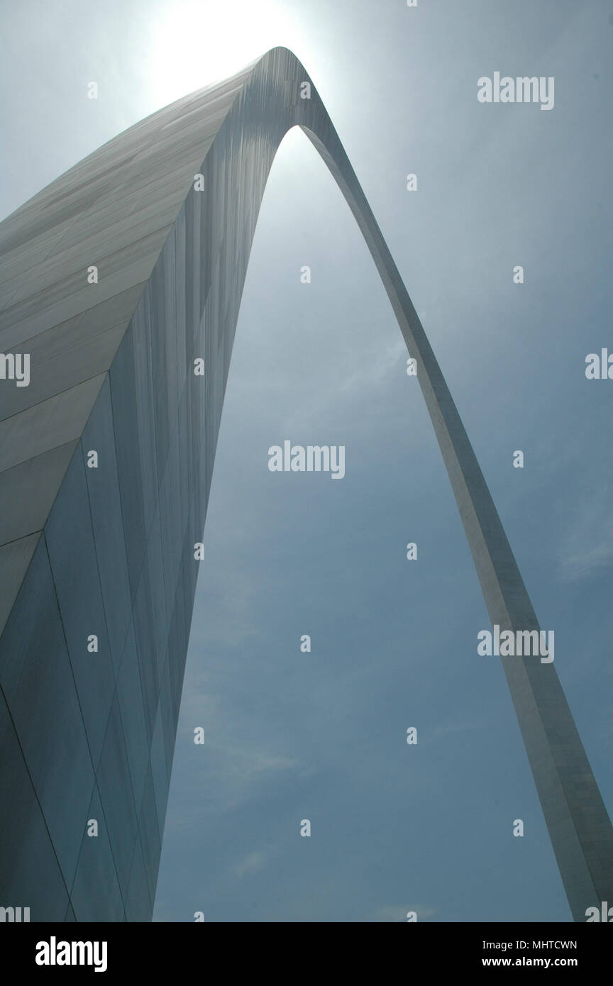 Der Gateway Arch in St. Louis, Missouri, USA ist der weltweit höchsten Arch. Es war wie ein Denkmal für die westerweiterung der Usa aufgebaut. Stockfoto