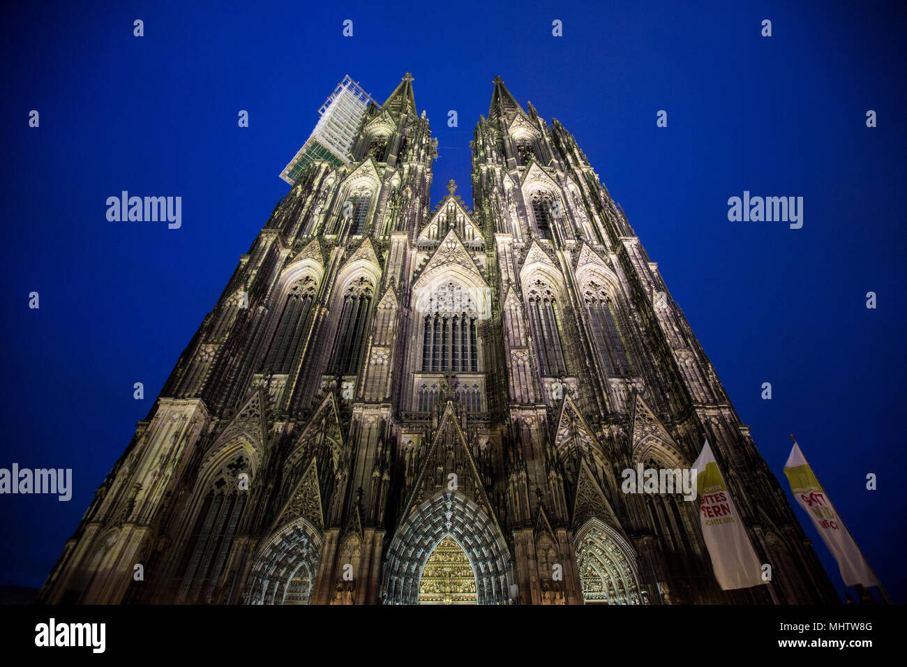 Vorderansicht des Kölner Dom, eine Katholische Kathedrale und UNESCO-Weltkulturerbe in Köln, Nordrhein-Westfalen, Deutschland. Stockfoto