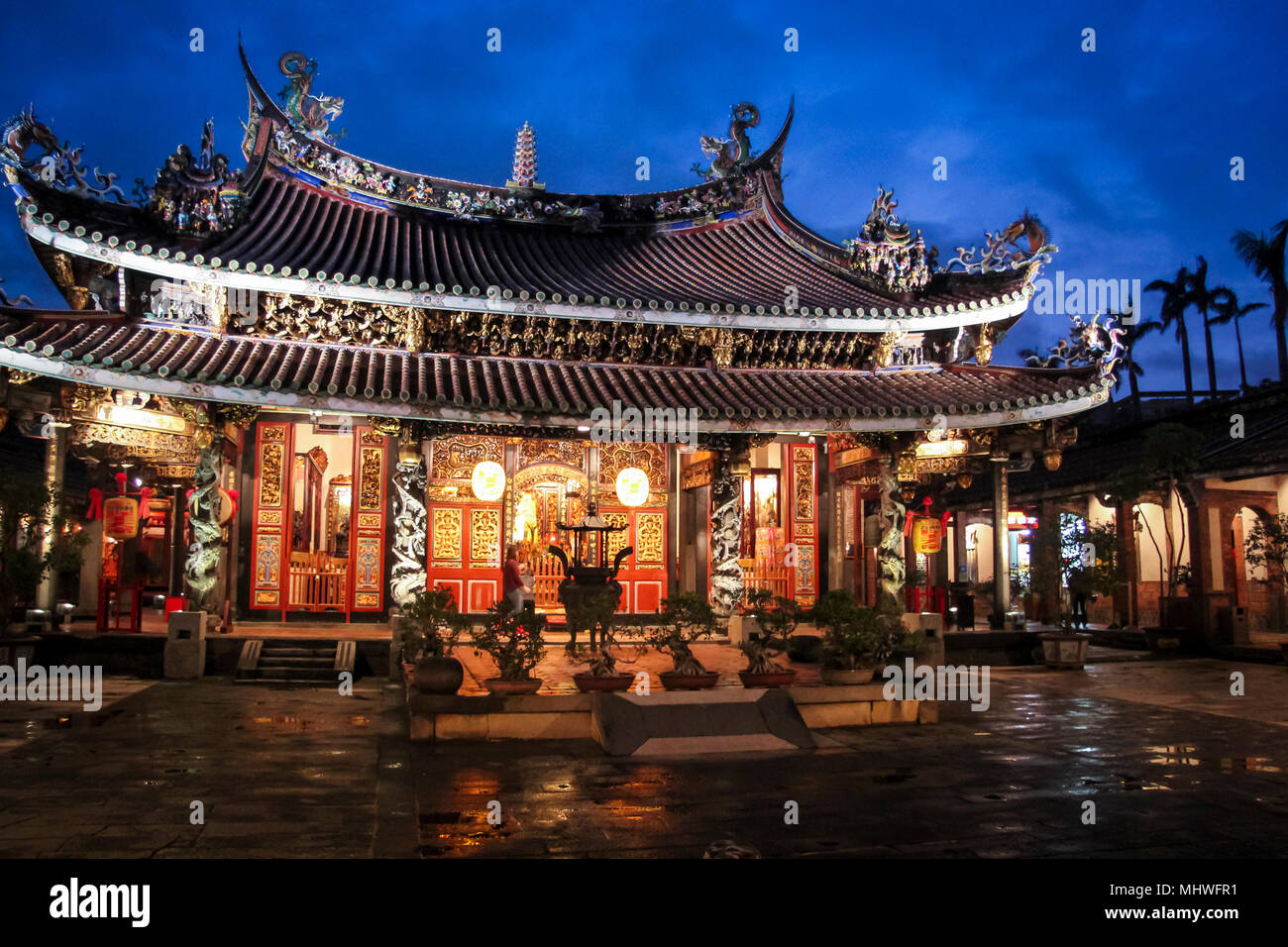 Bedeckt Abend an Dalongdong Baoan Tempel auch als Taipei Baoan Tempel bekannt, ist eine taiwanesische Volksreligion Tempel im Stadtteil Datong, Ta gebaut Stockfoto