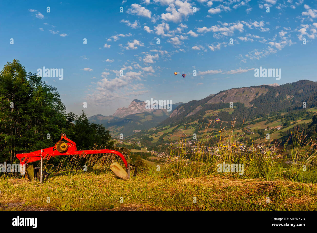 Heißluftballon. Megève Tal nr "Flocons de Sel" Hotel & Restaurant. Haute-Savoie. Die Region Rhône-Alpes. Frankreich Stockfoto