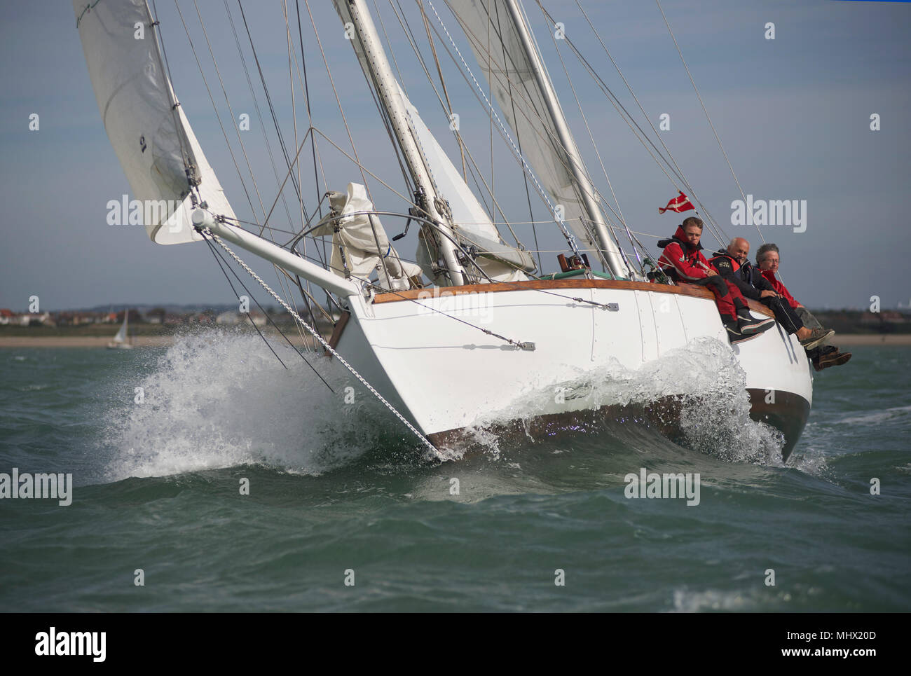 Die yacht Suhaili auf die Robin Knox-Johnston der erste Mensch geworden ist, um die Welt zu segeln - übergeben und non-stop in der 1968 Golden Globe Race. Stockfoto