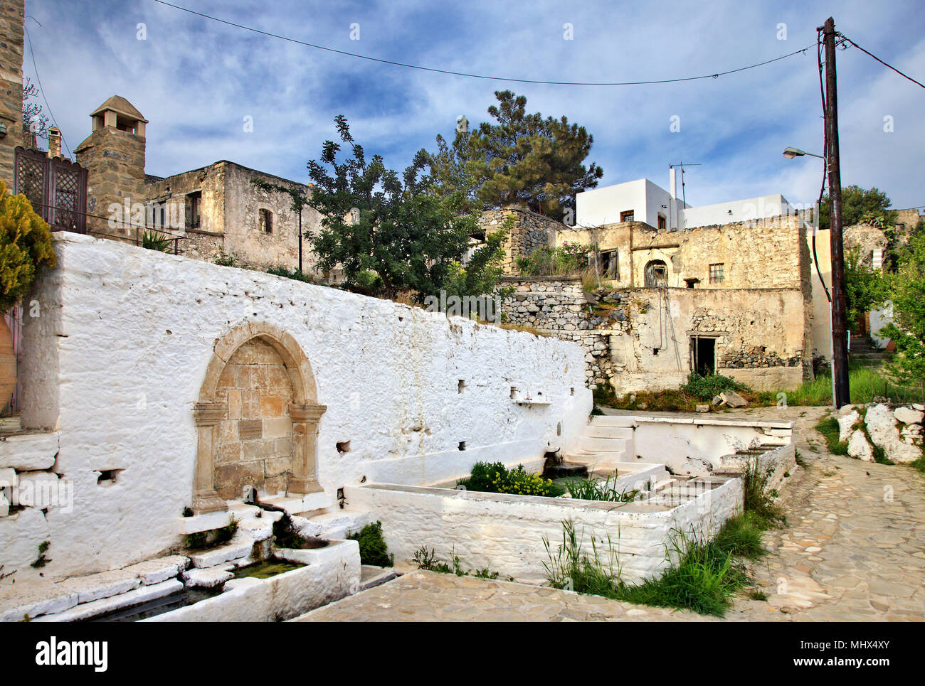 Der alte Brunnen (1888 erbaut), Anatoli, einem der schönsten Bergdörfer der Gemeinde Ierapetra, Lassithi, Kreta, Griechenland. Stockfoto