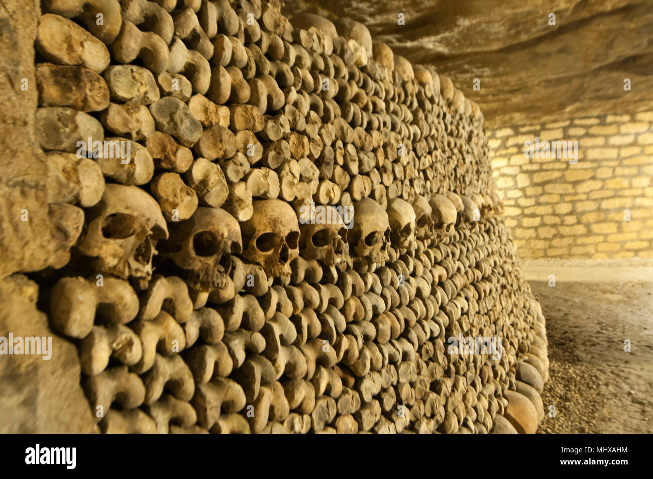 Pariser Katakomben Schadel Und Knochen Stockfotografie Alamy