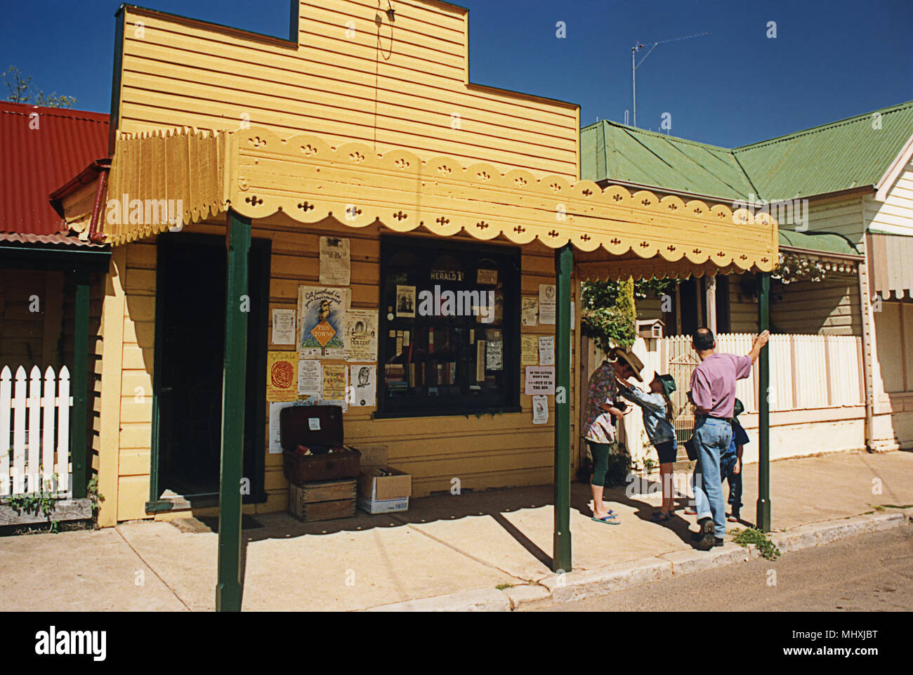 Gulgong, New South Wales, Australien: traditionelle hölzerne Gebäude auf Mayne Street. MODEL RELEASED Stockfoto